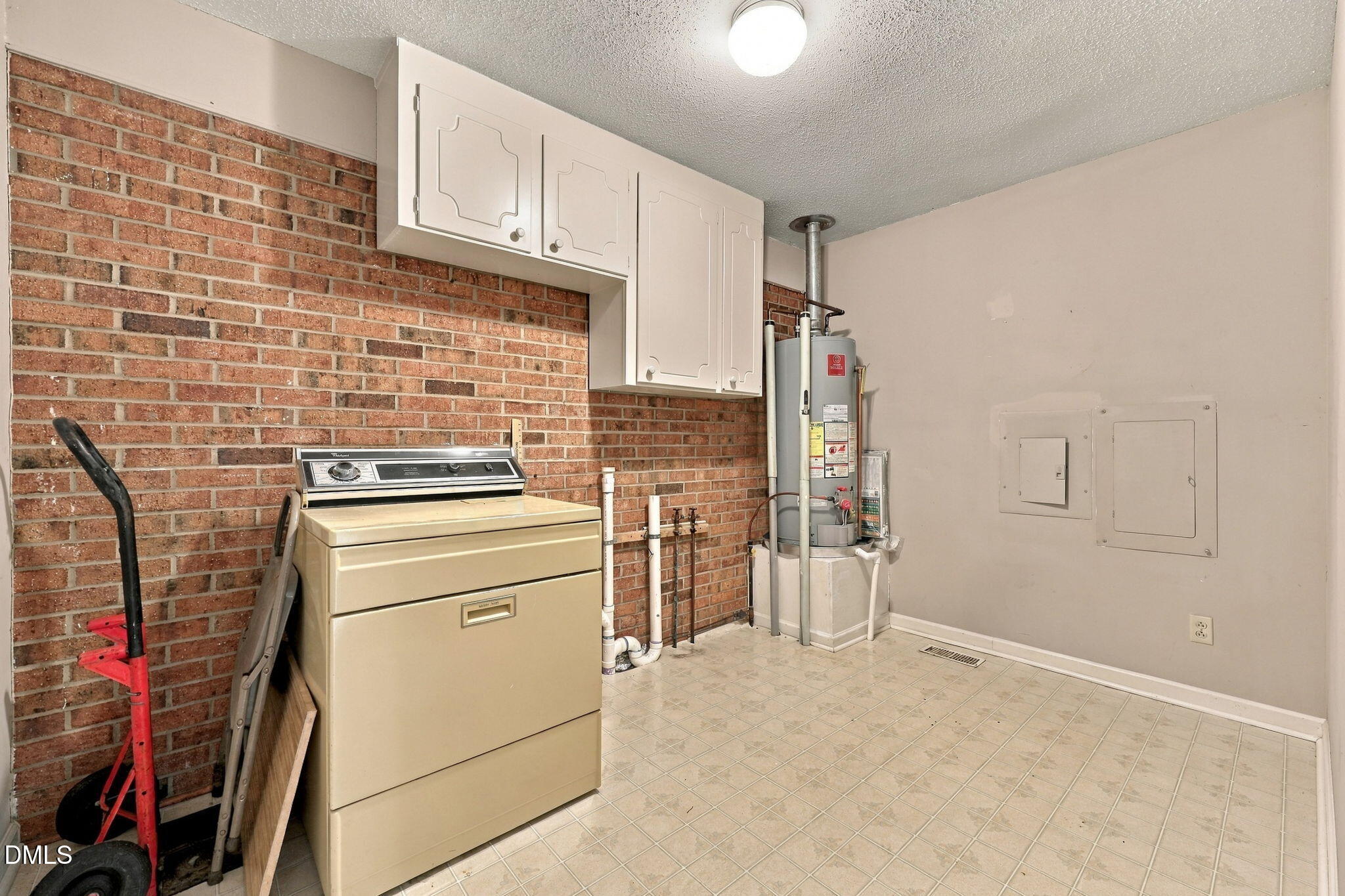 100 E C Street Property Photo 34