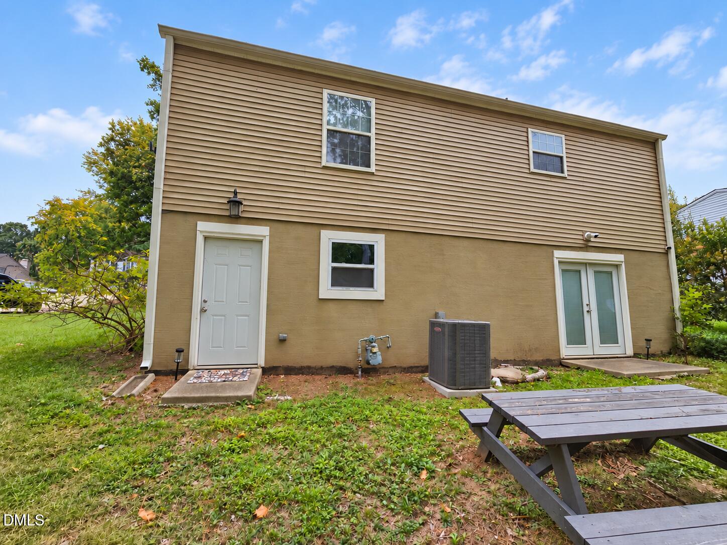 4007 Tyne Drive Property Photo 2