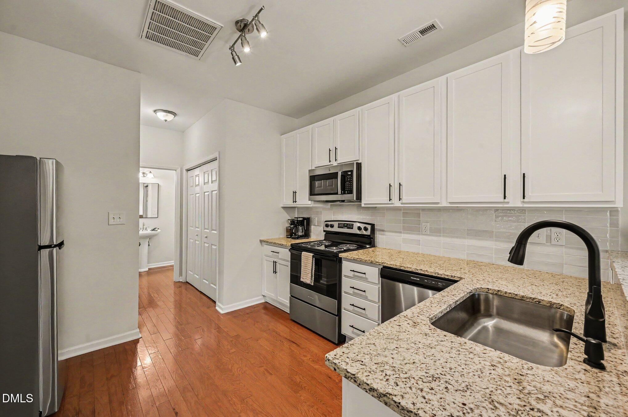 818 Woodside Park Lane Property Photo 11