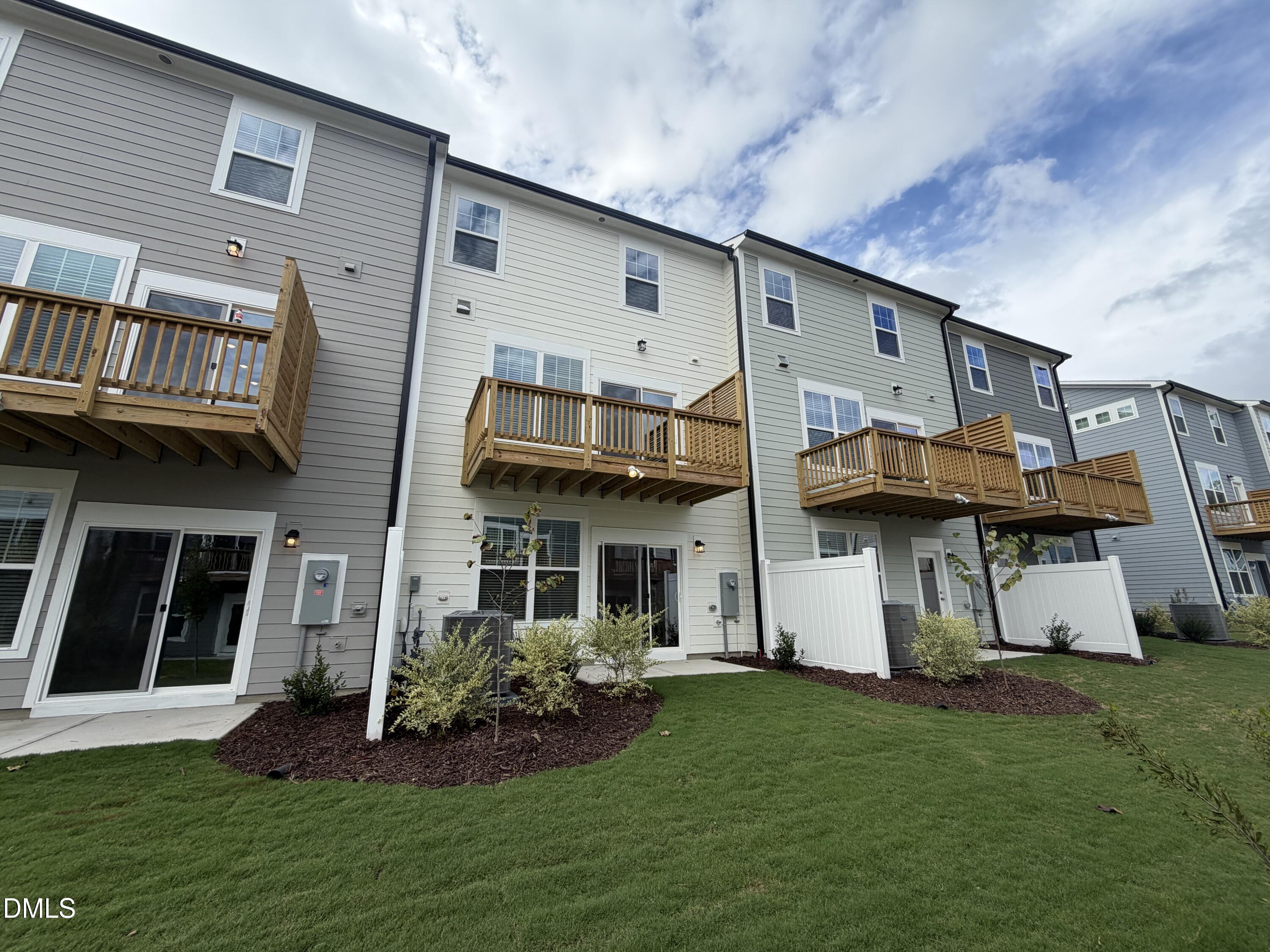 9049 Hazy Jade Way Property Photo 17