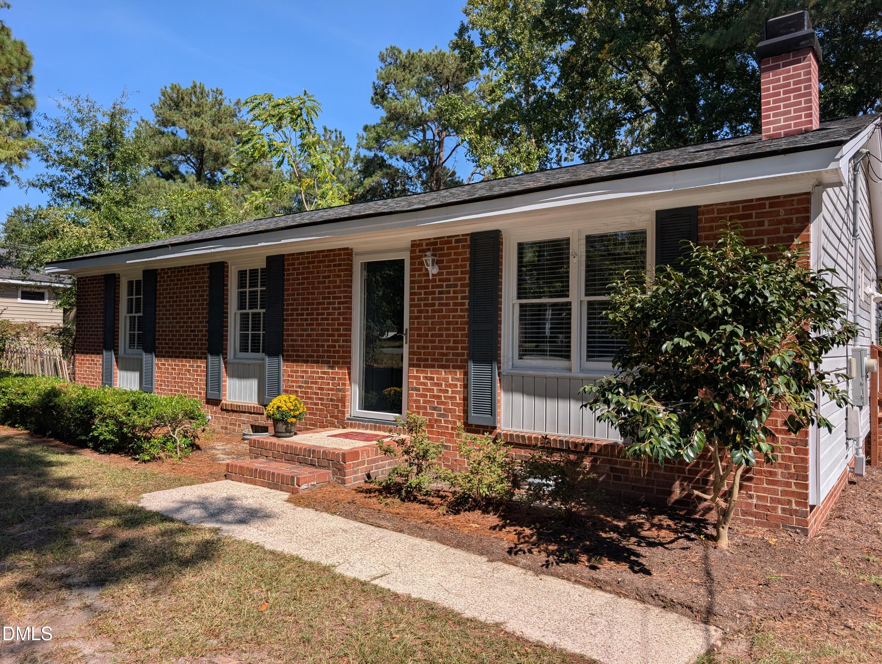 904 N Lee Street Property Photo 2