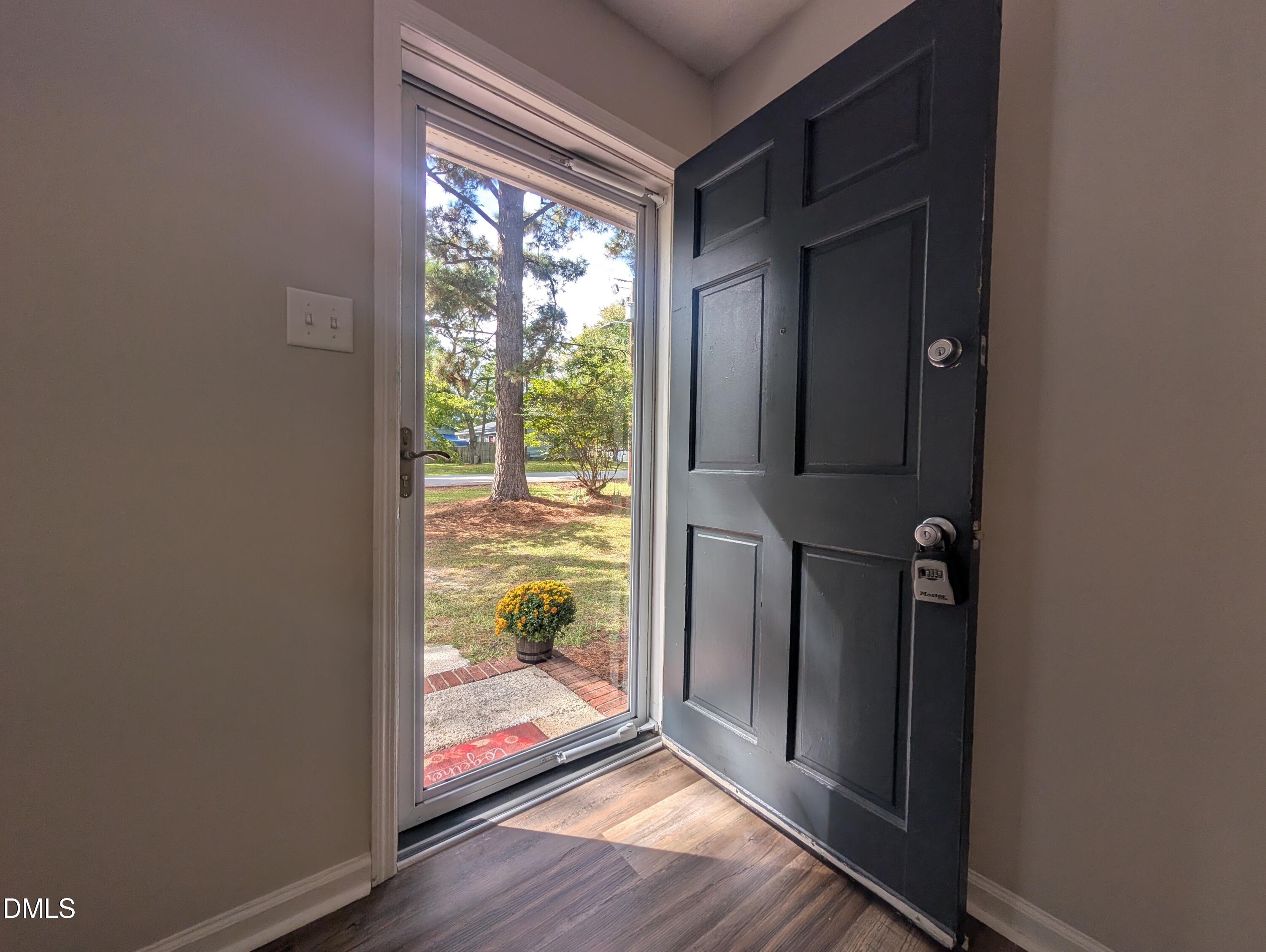 904 N Lee Street Property Photo 3
