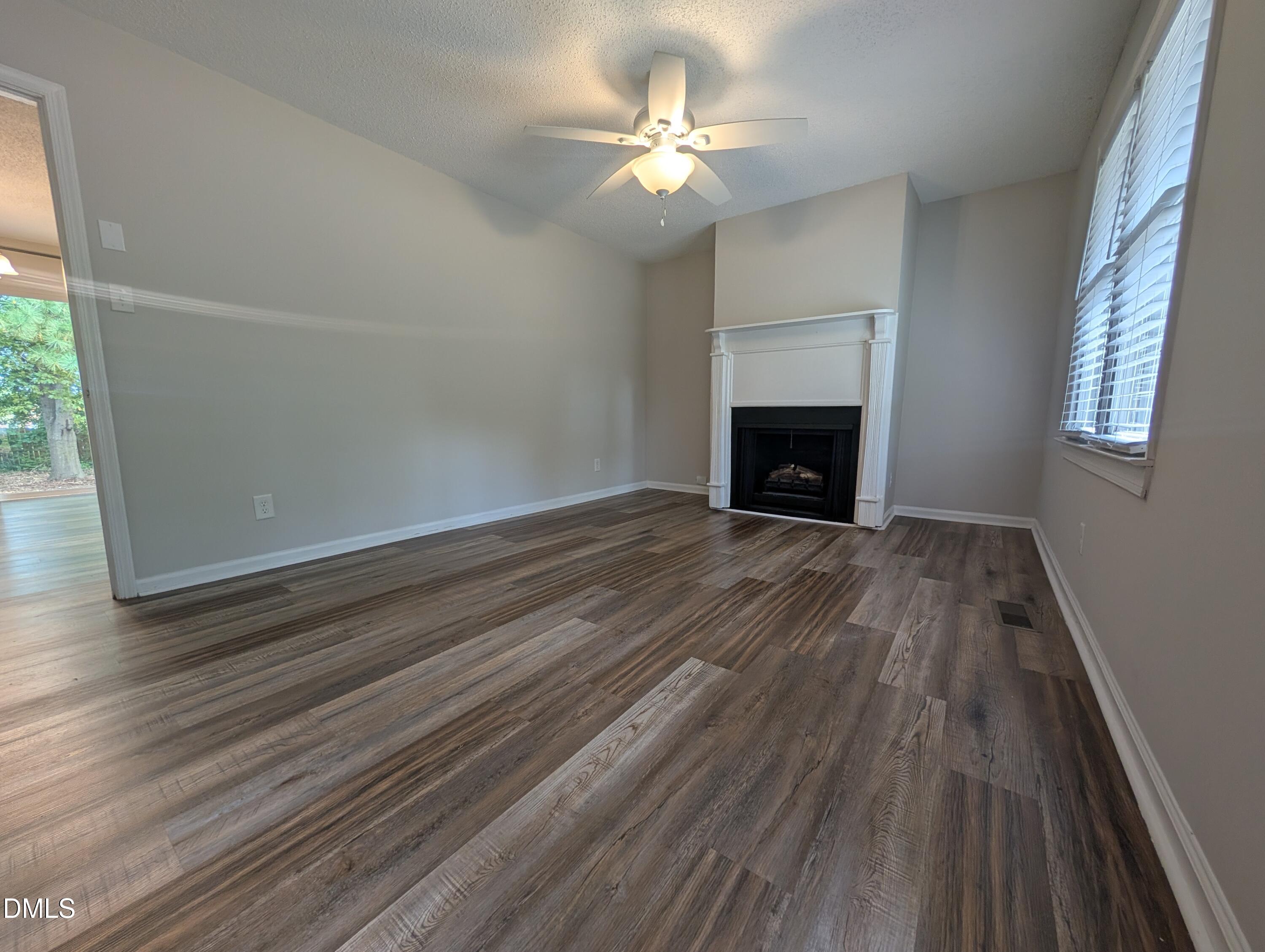 904 N Lee Street Property Photo 5