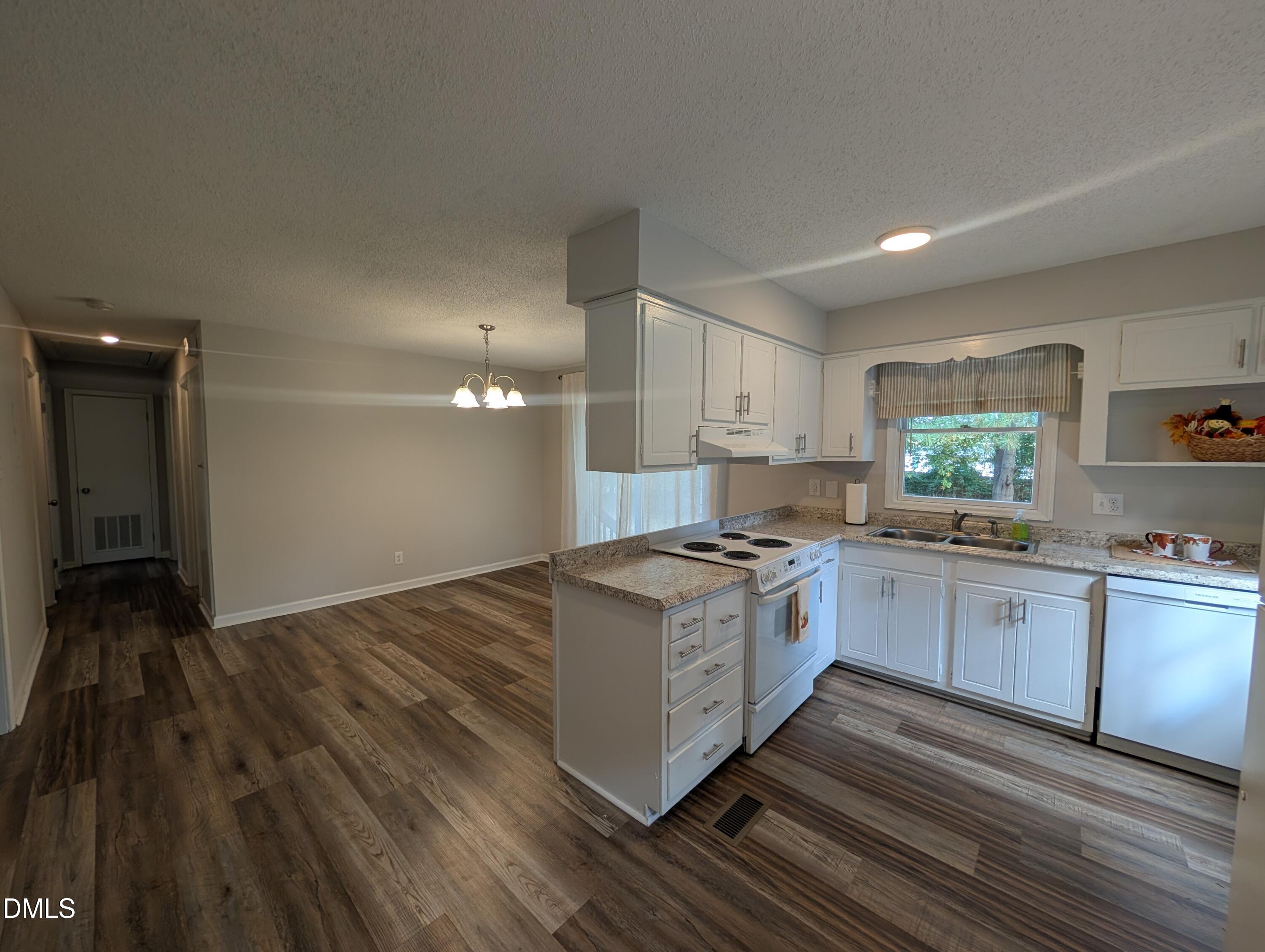 904 N Lee Street Property Photo 12