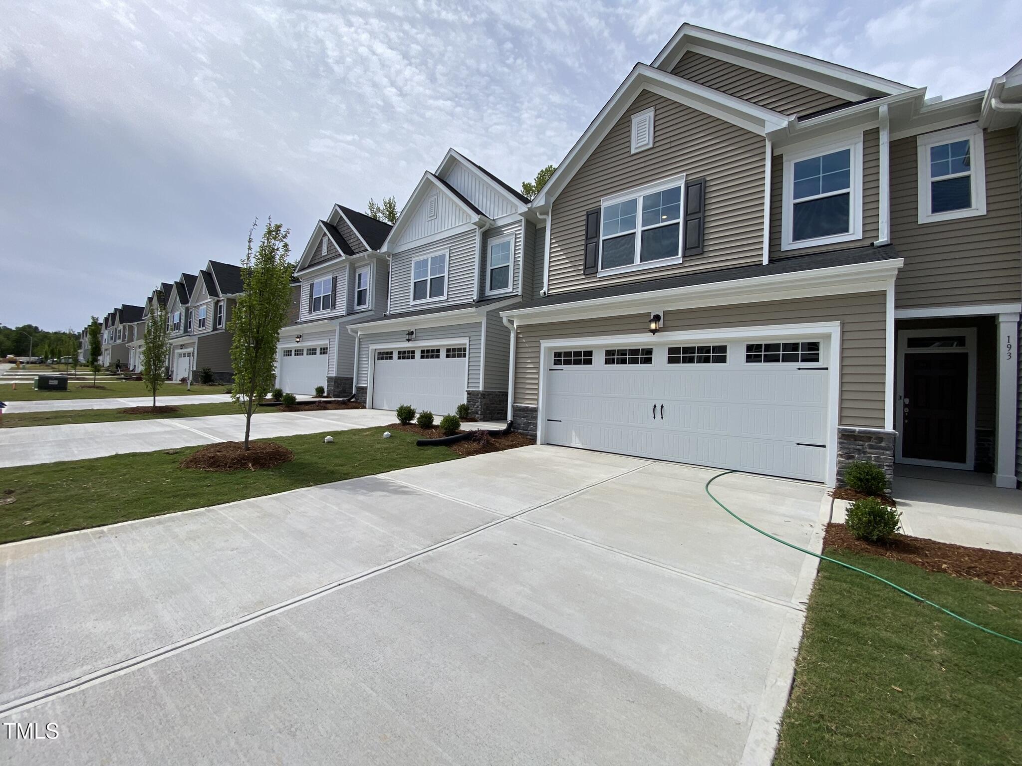 193 Tumbling Rock Way Property Photo 2