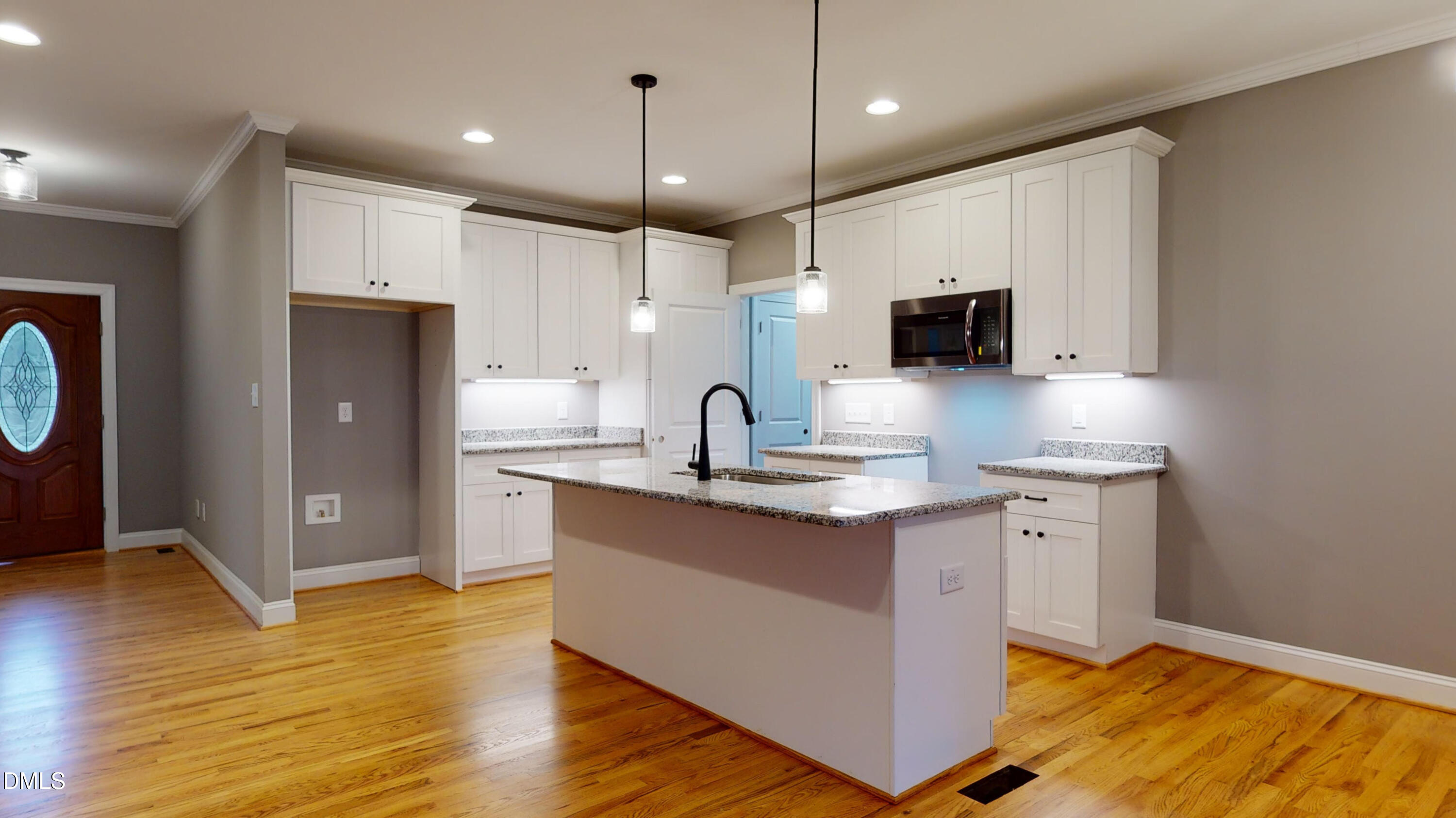 923 Arrowhead Lane Property Photo 4