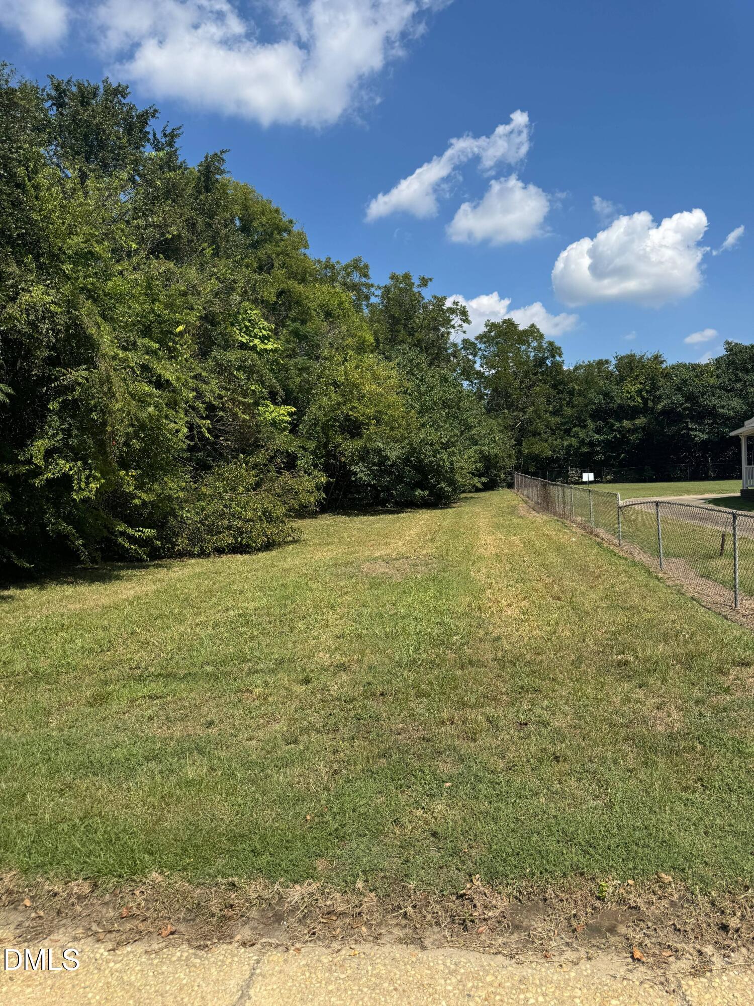 1011 E Broad Street Property Photo 2