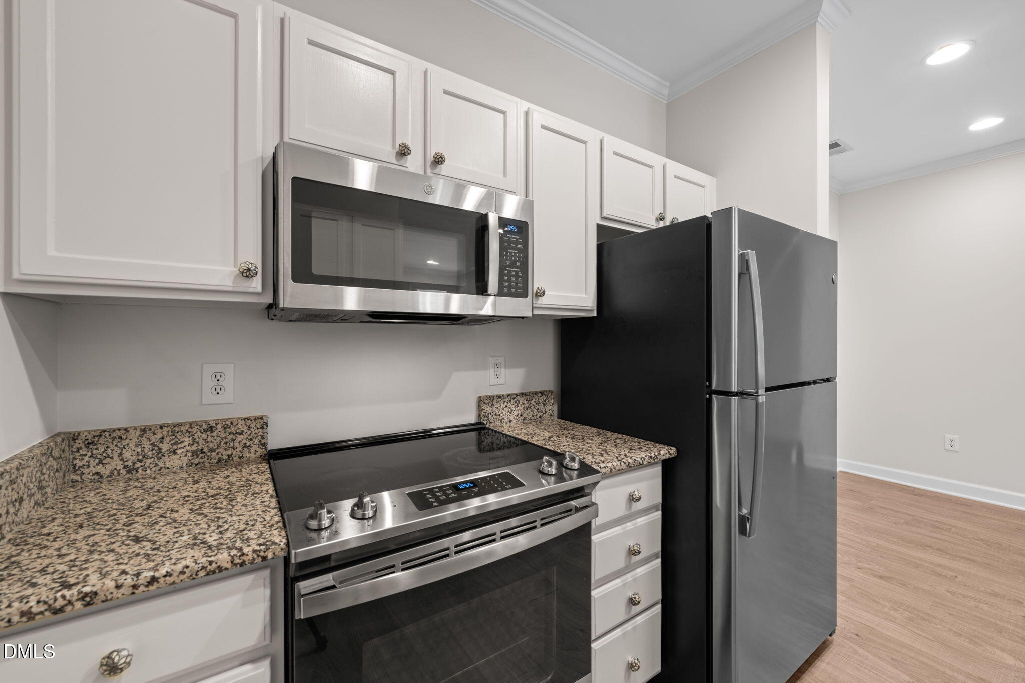 524 Aberdeen Drive 204 Property Photo 11