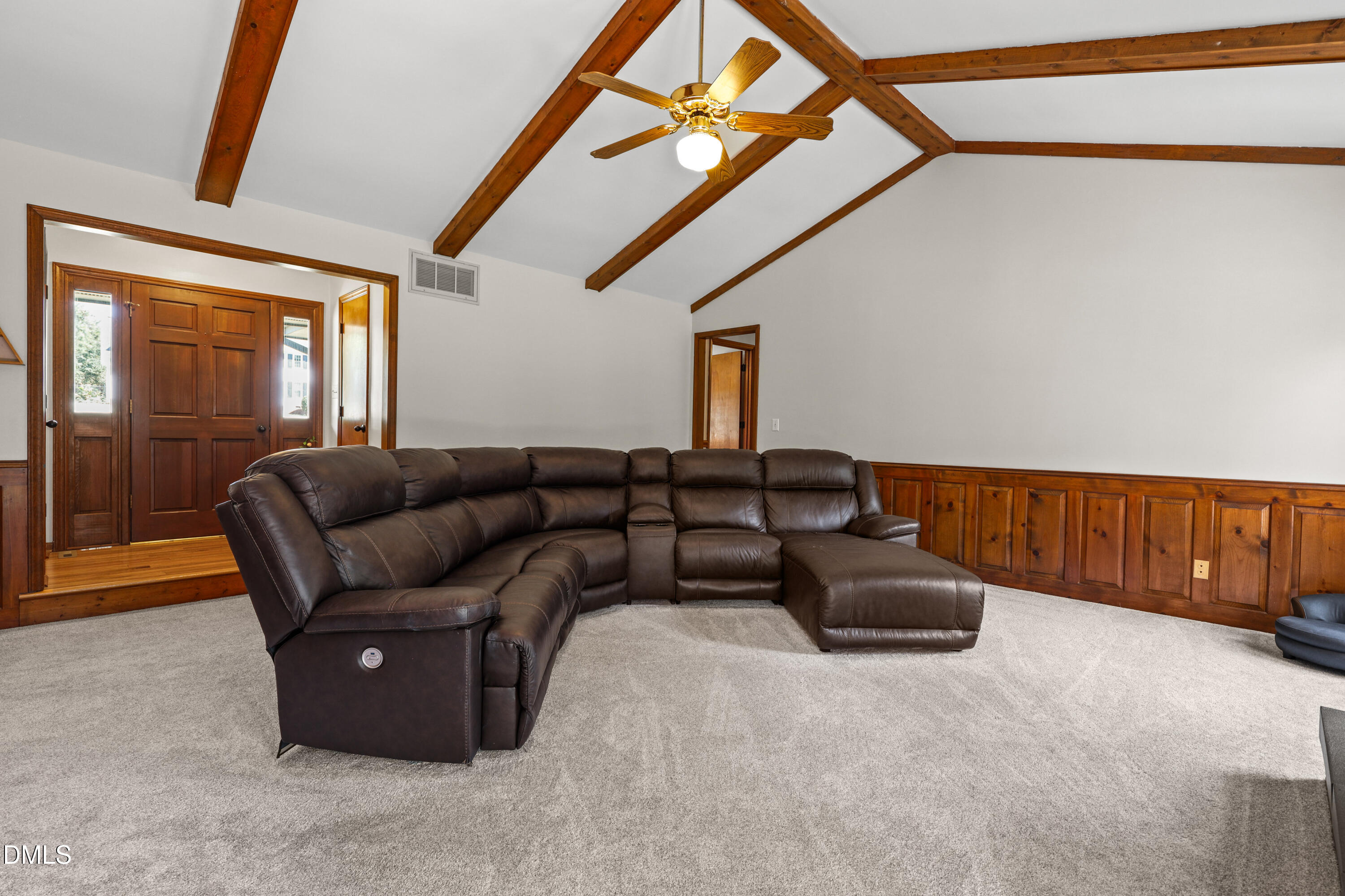 8509 Ashwood Drive Property Photo 3