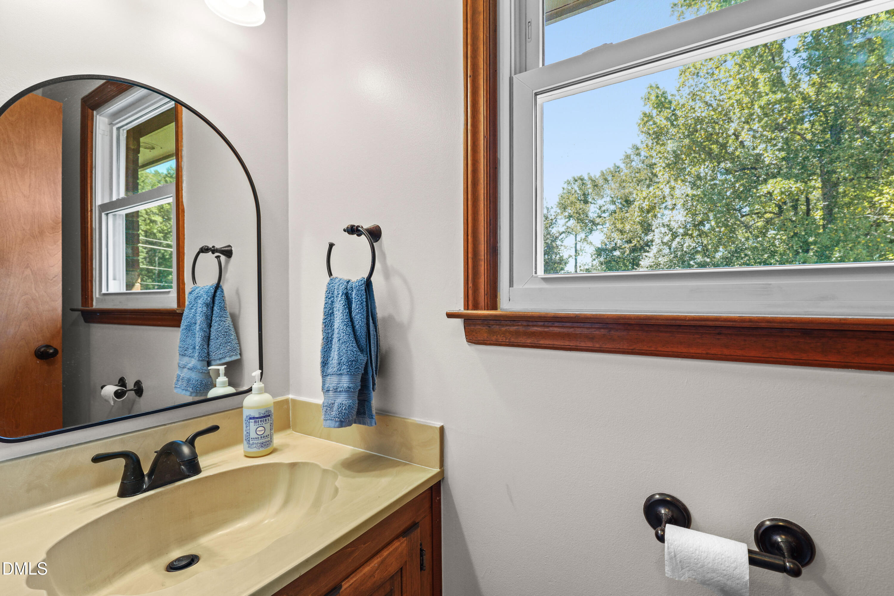 8509 Ashwood Drive Property Photo 11