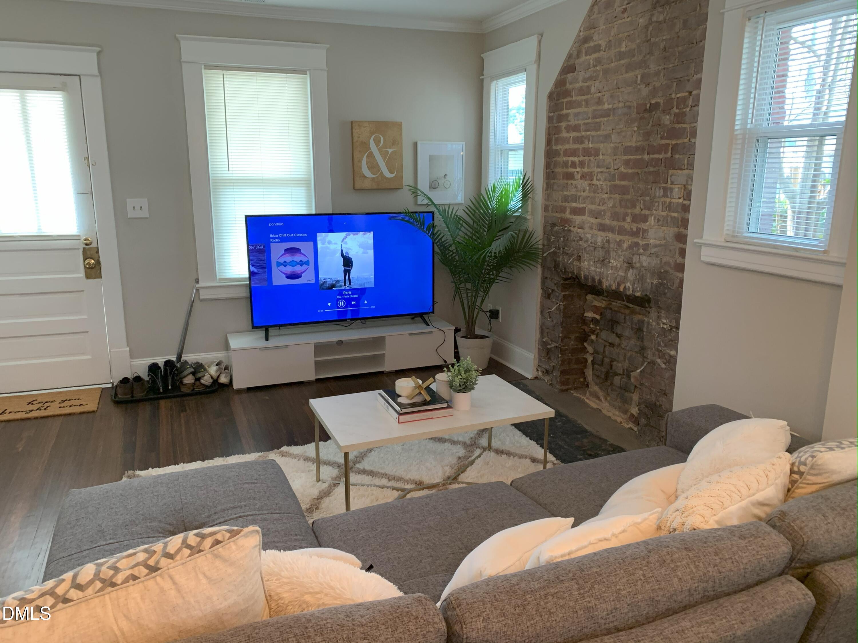 913 S Person Street Property Photo 4