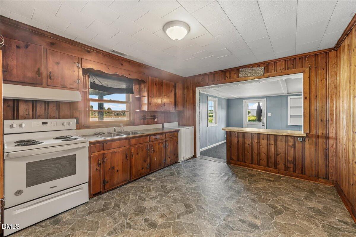 1110 Murphy Road Property Photo 3