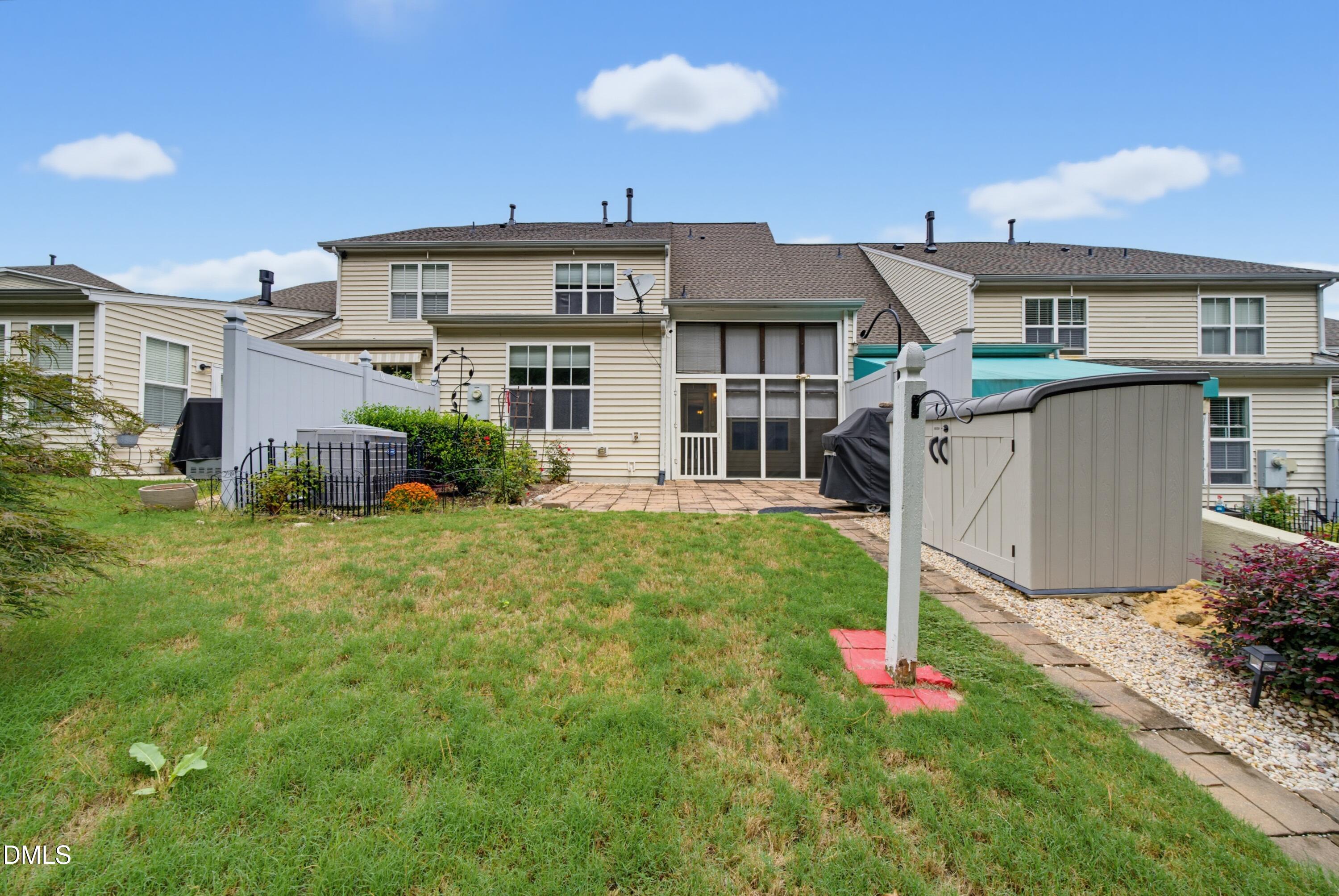 2828 Casona Way Property Photo 47
