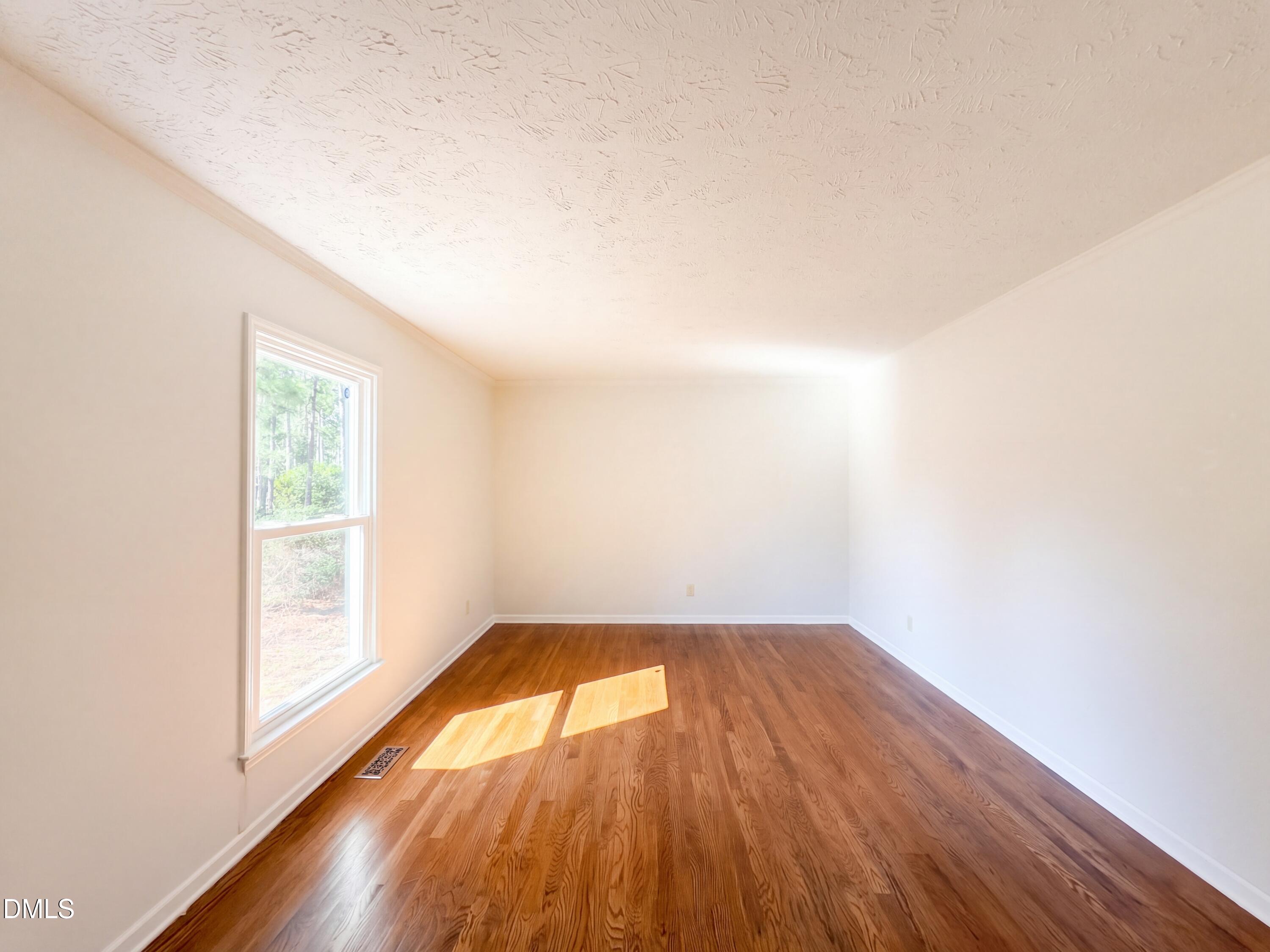 1512 Redbud Drive Property Photo 9