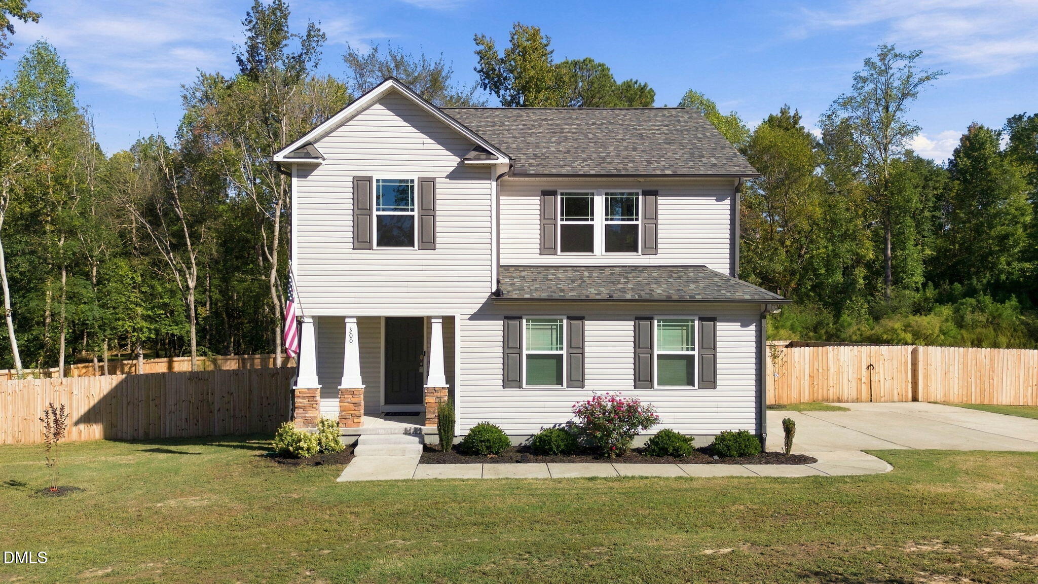 300 Starry Sky Drive Property Photo 3