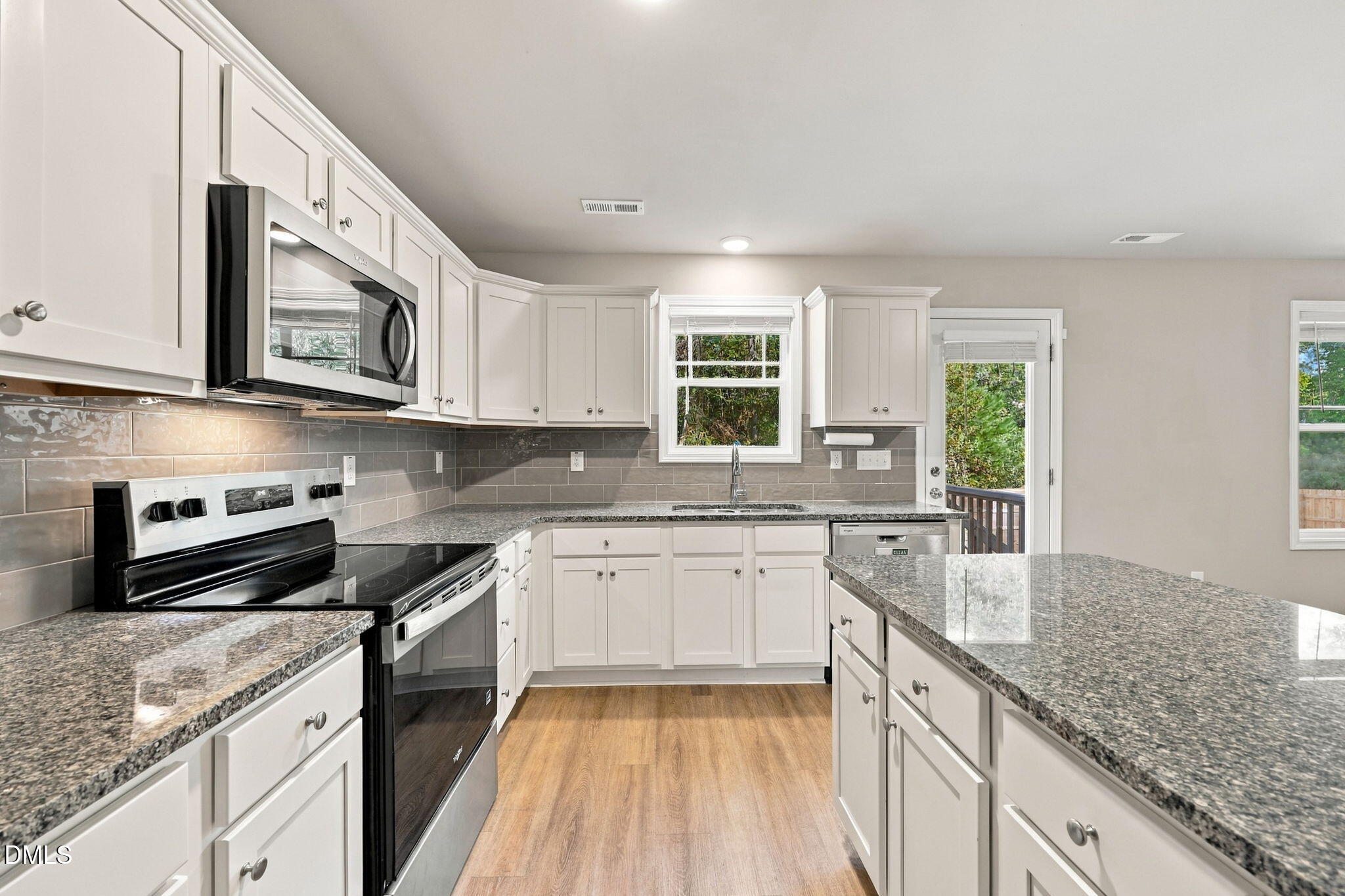 300 Starry Sky Drive Property Photo 28