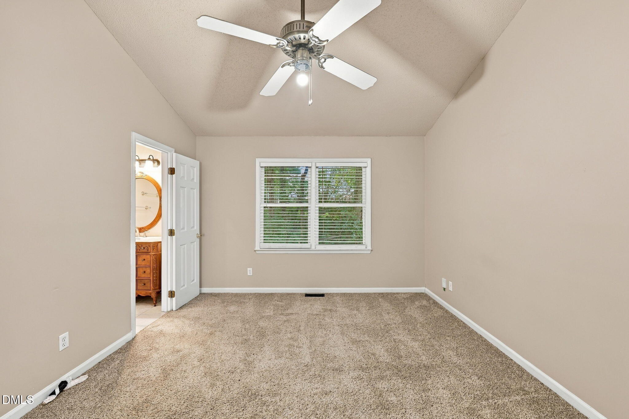 109 Tapestry Terrace Property Photo 5