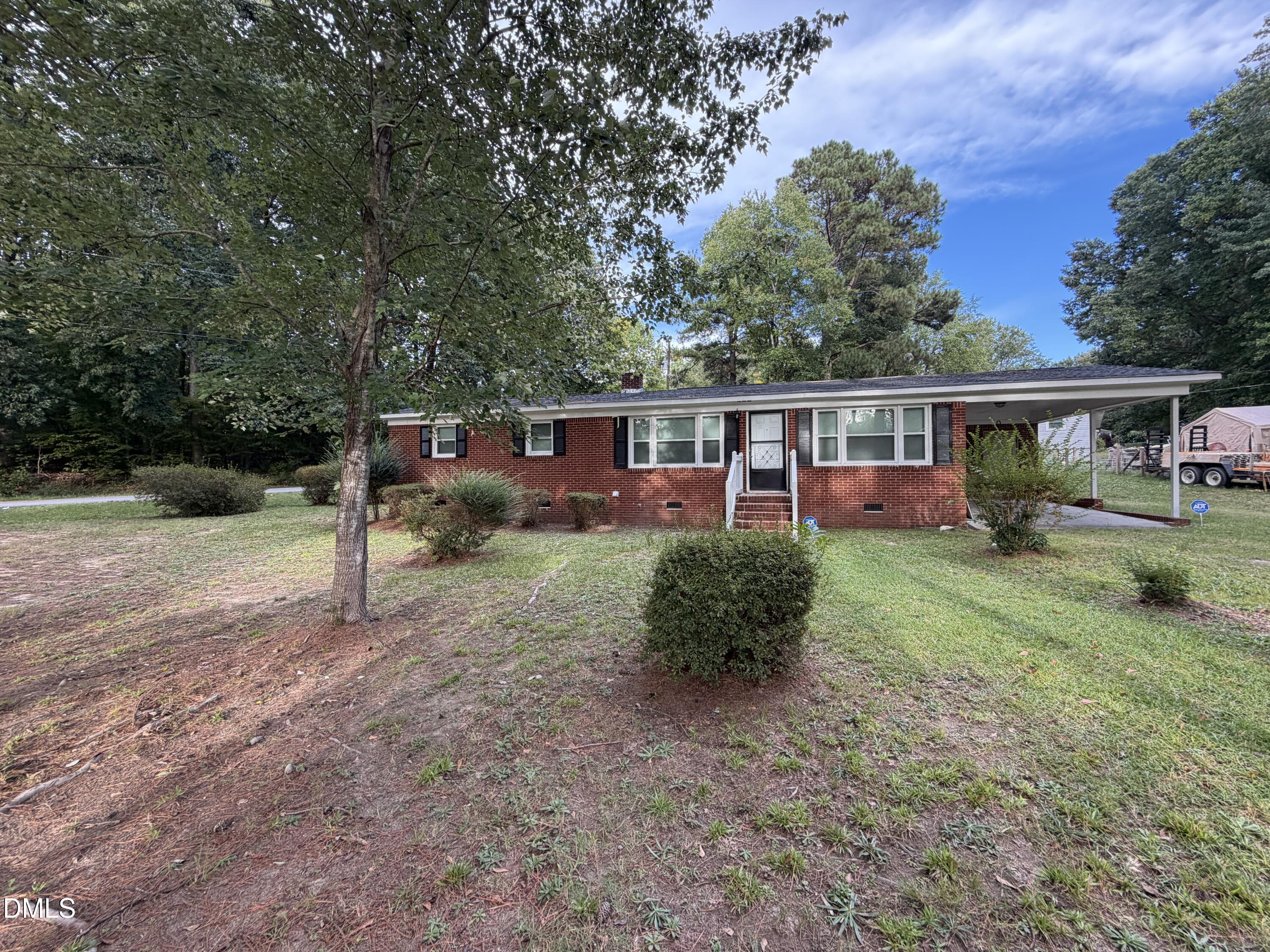 715 E River Road Property Photo 2