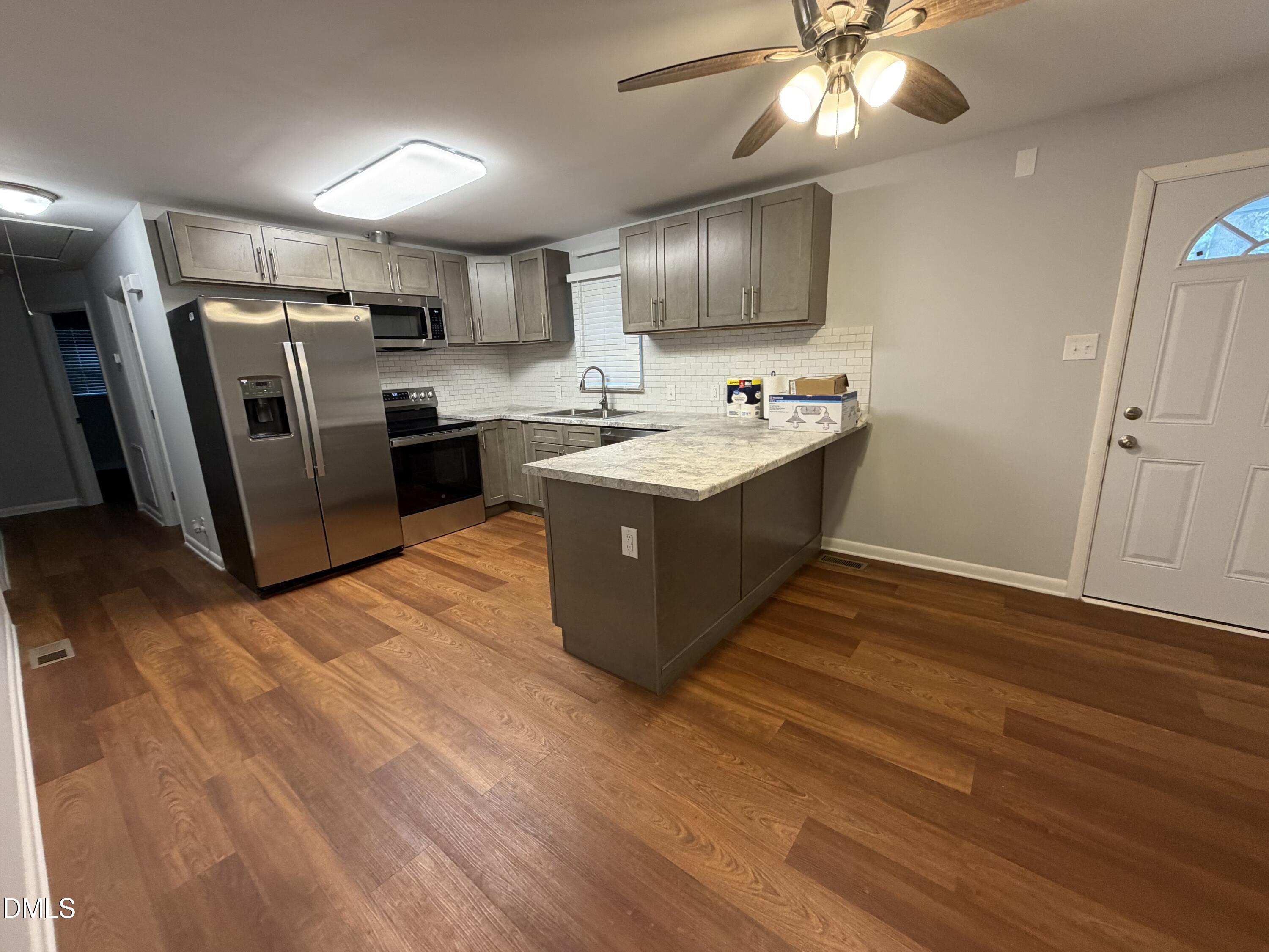 715 E River Road Property Photo 3