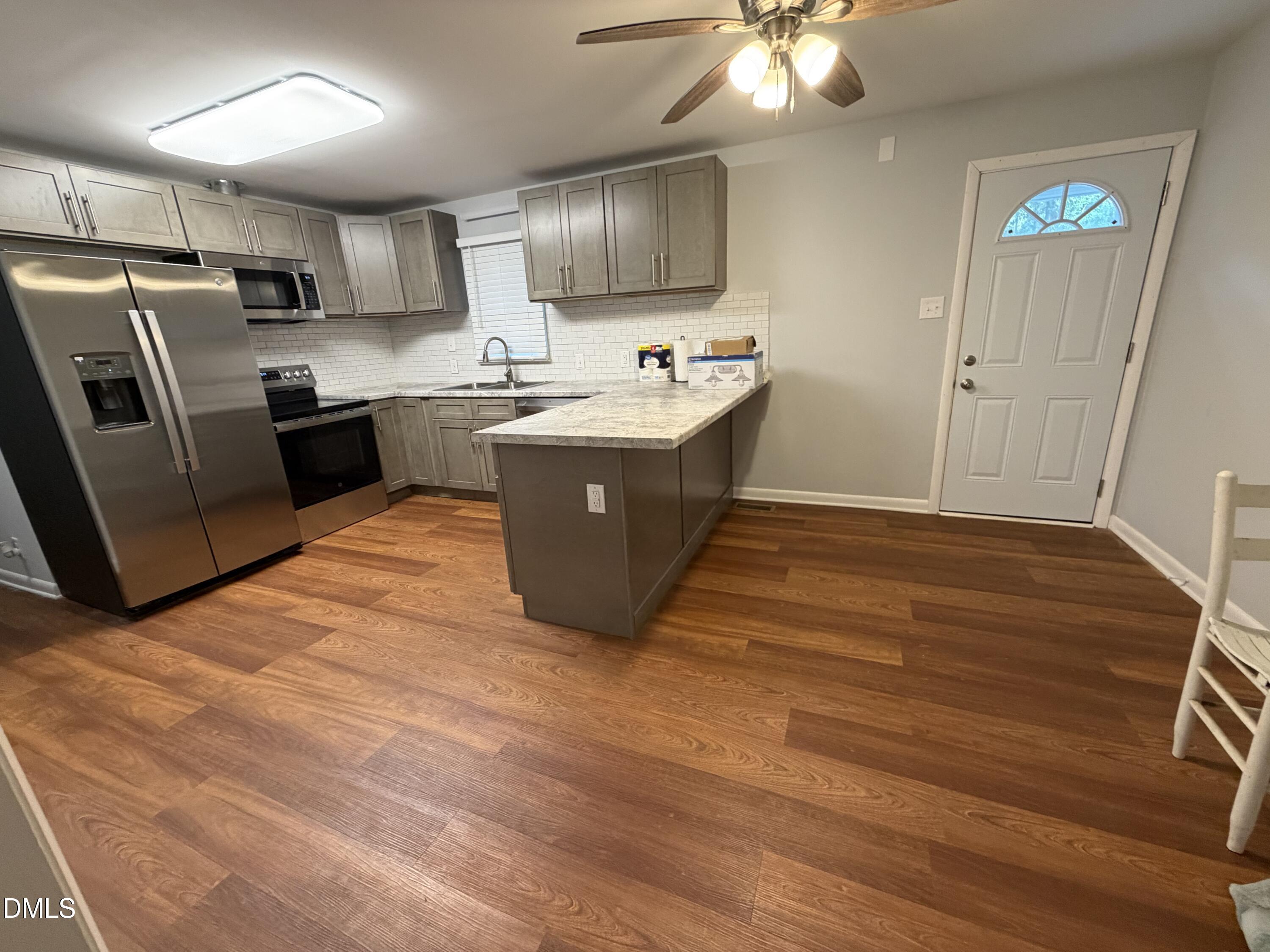 715 E River Road Property Photo 4