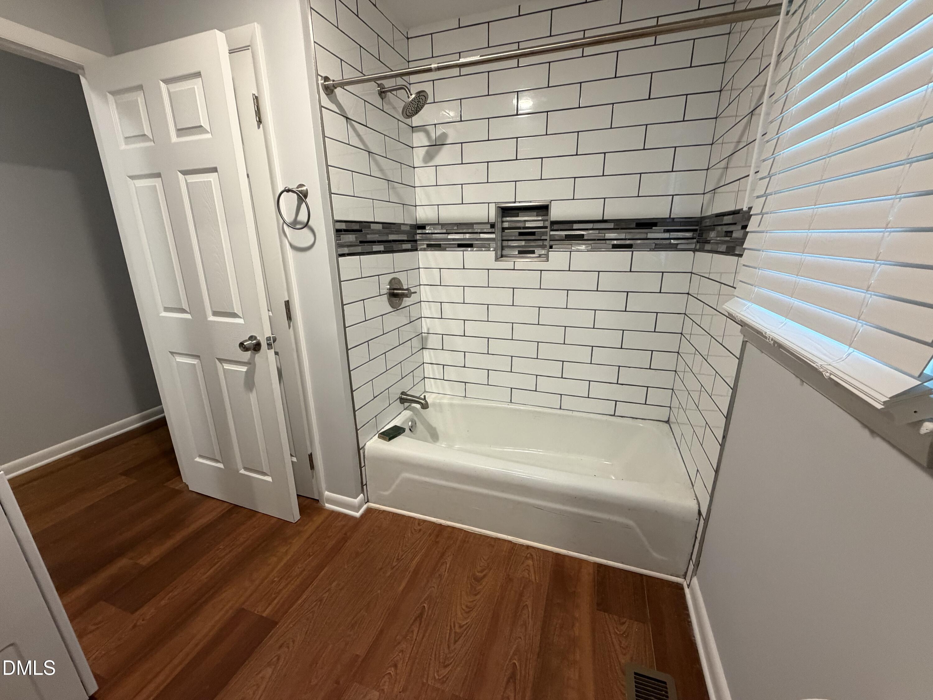 715 E River Road Property Photo 10
