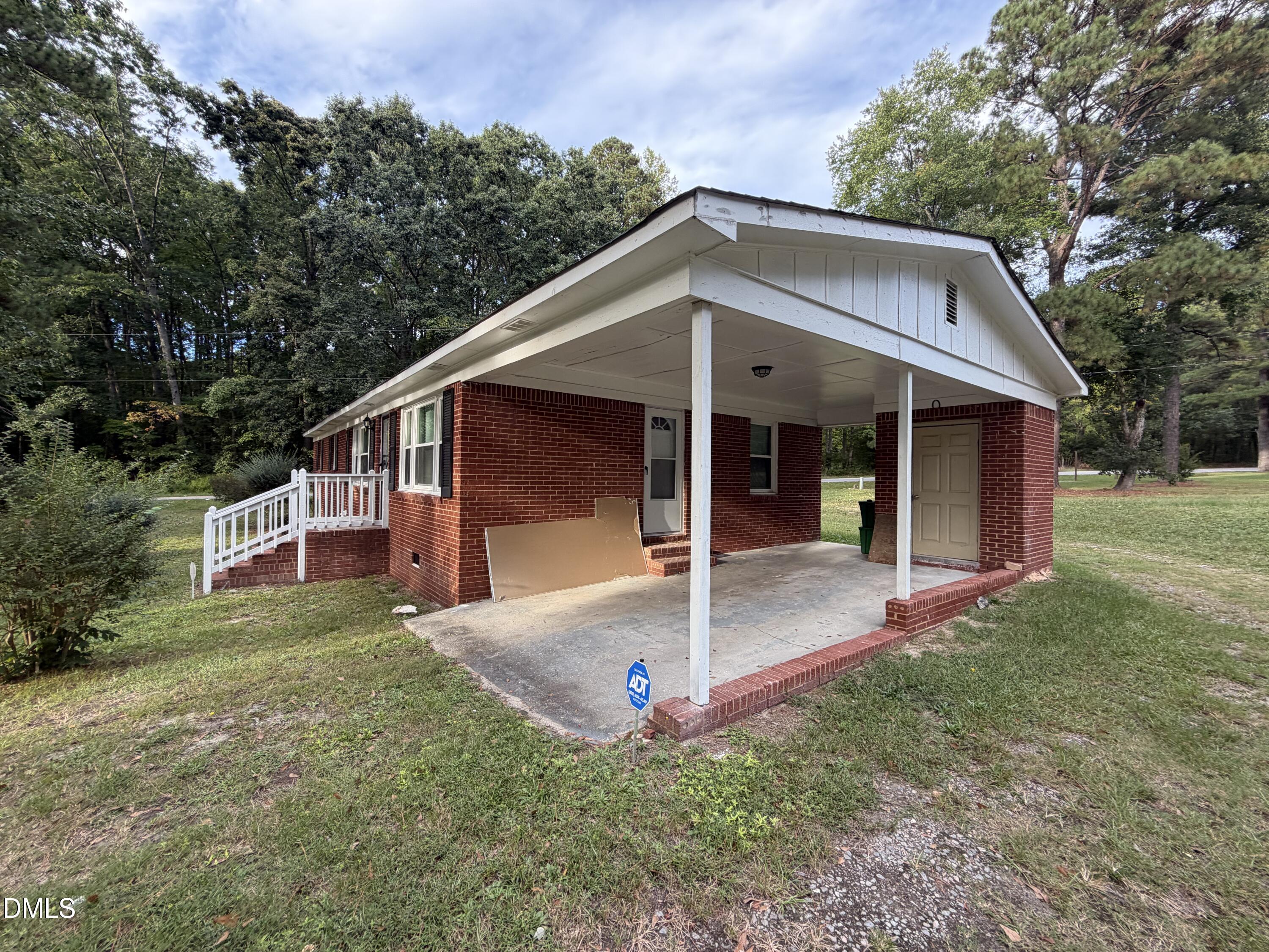 715 E River Road Property Photo 13