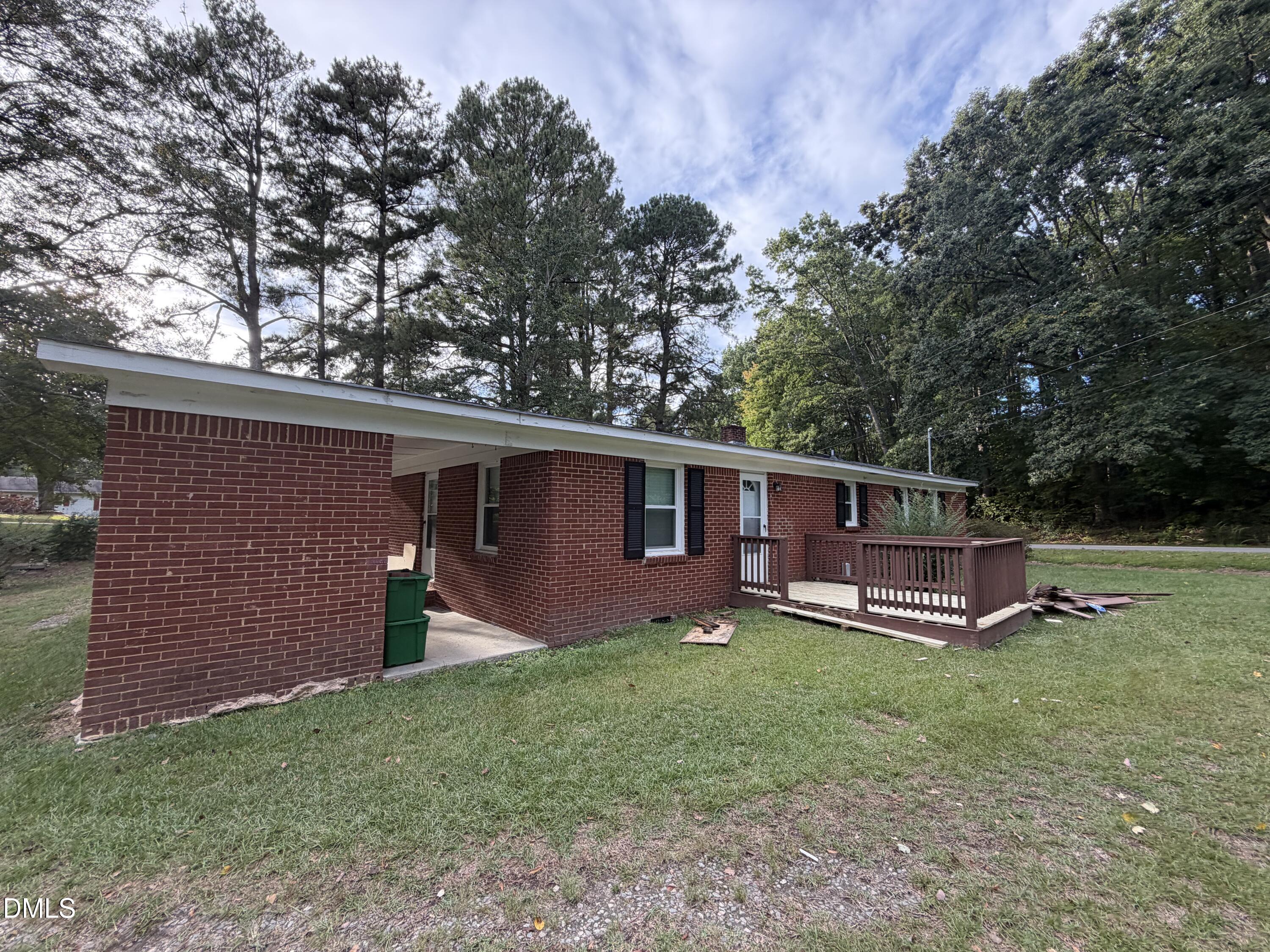 715 E River Road Property Photo 14