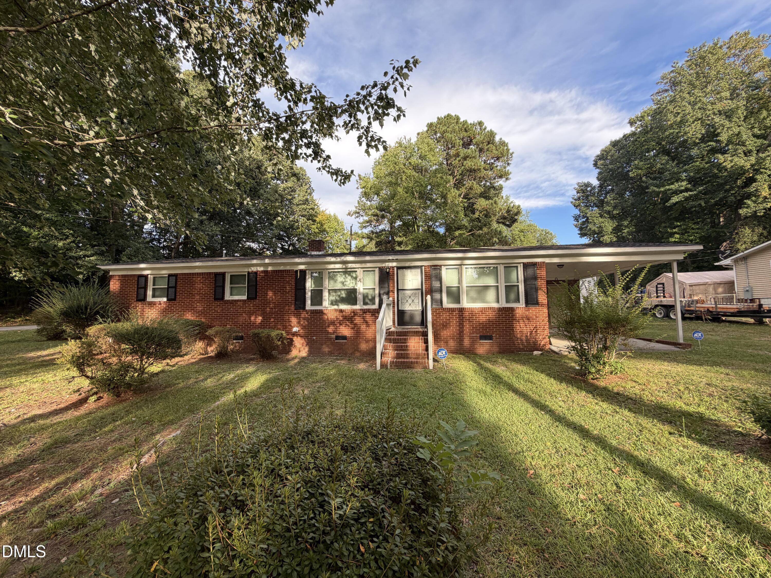 715 E River Road Property Photo 15