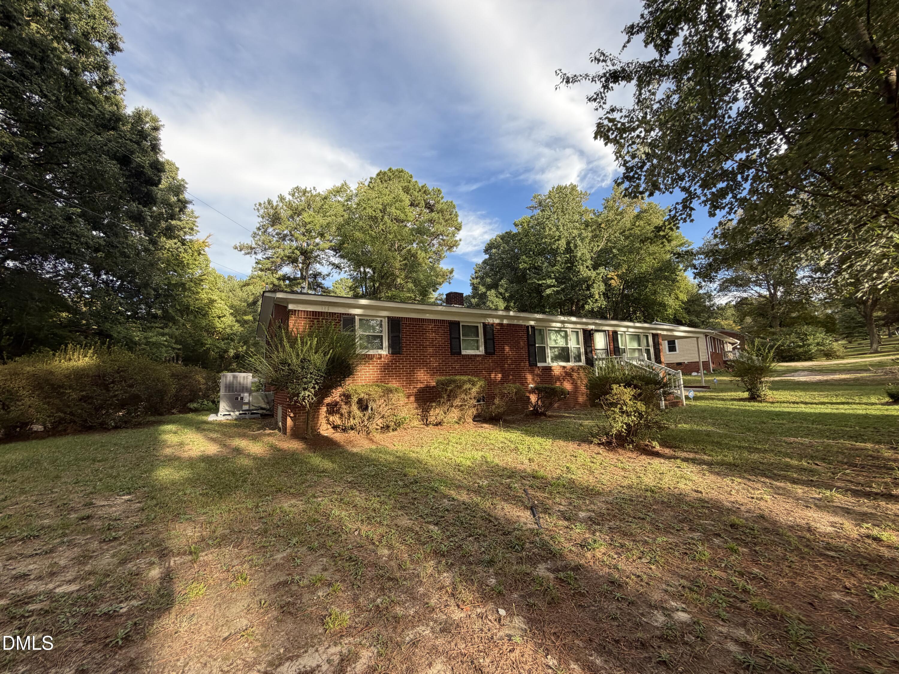 715 E River Road Property Photo 16