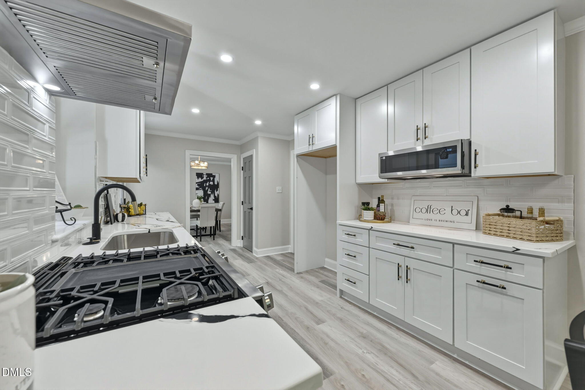 600 Brittany Bay E Property Photo 11