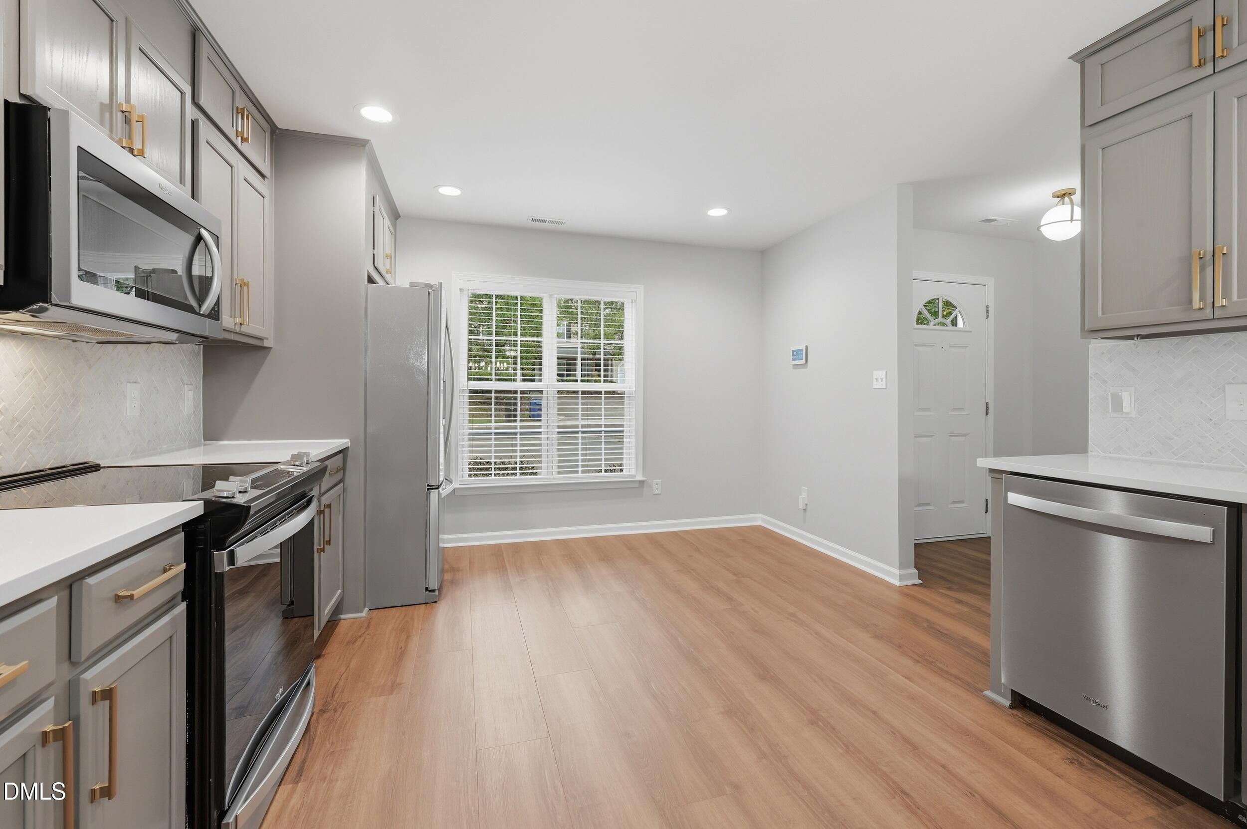 5221 Malik Drive Property Photo 4