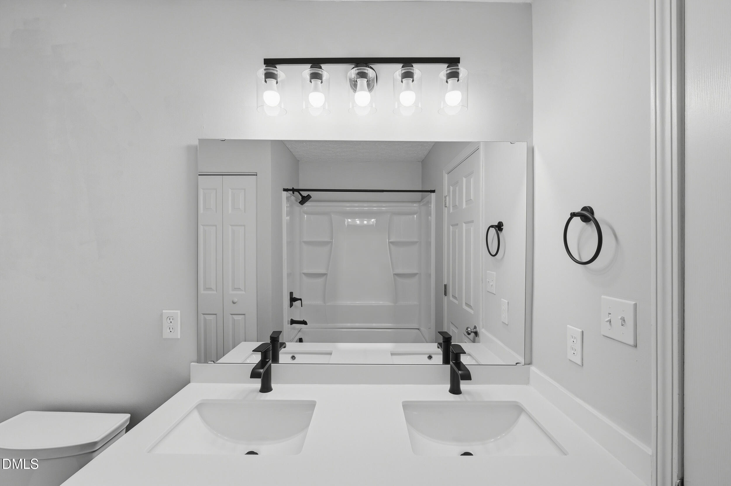 5221 Malik Drive Property Photo 14