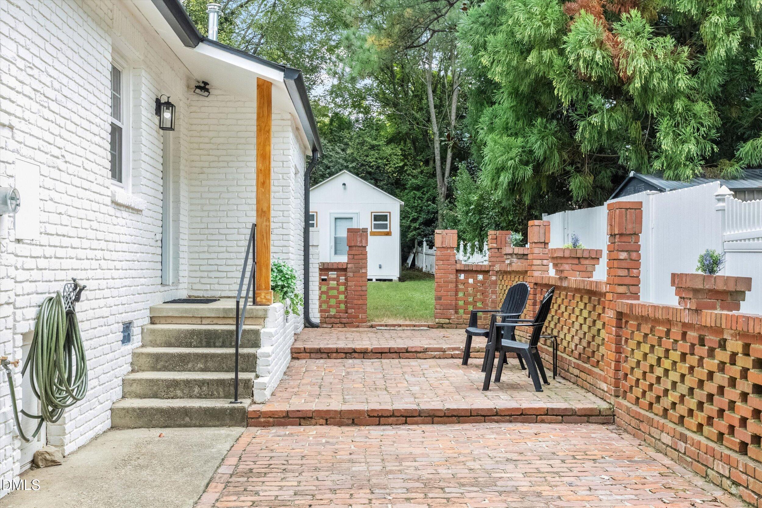 208 N State Street Property Photo 5