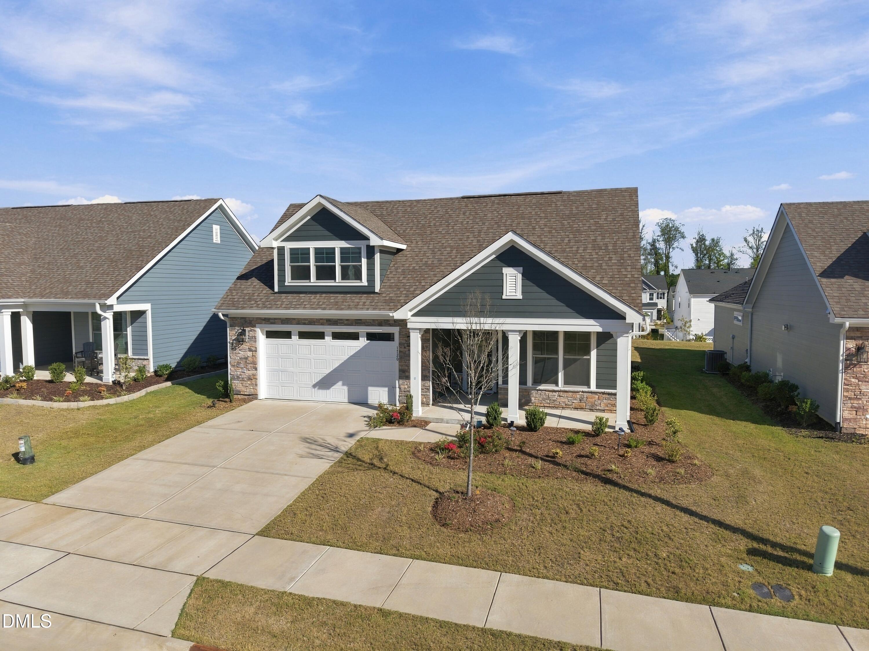 1720 Pinecliff Court Property Photo 4