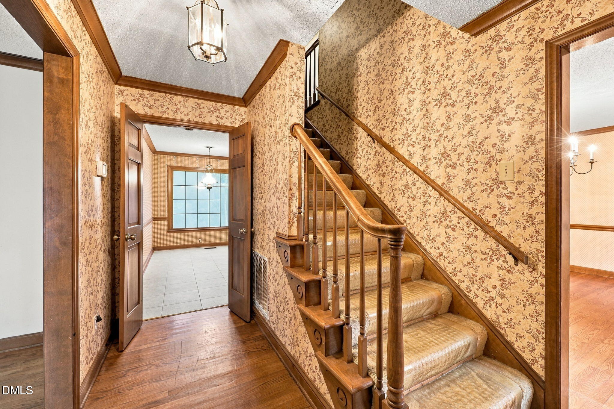 100 Escher Lane Property Photo 4