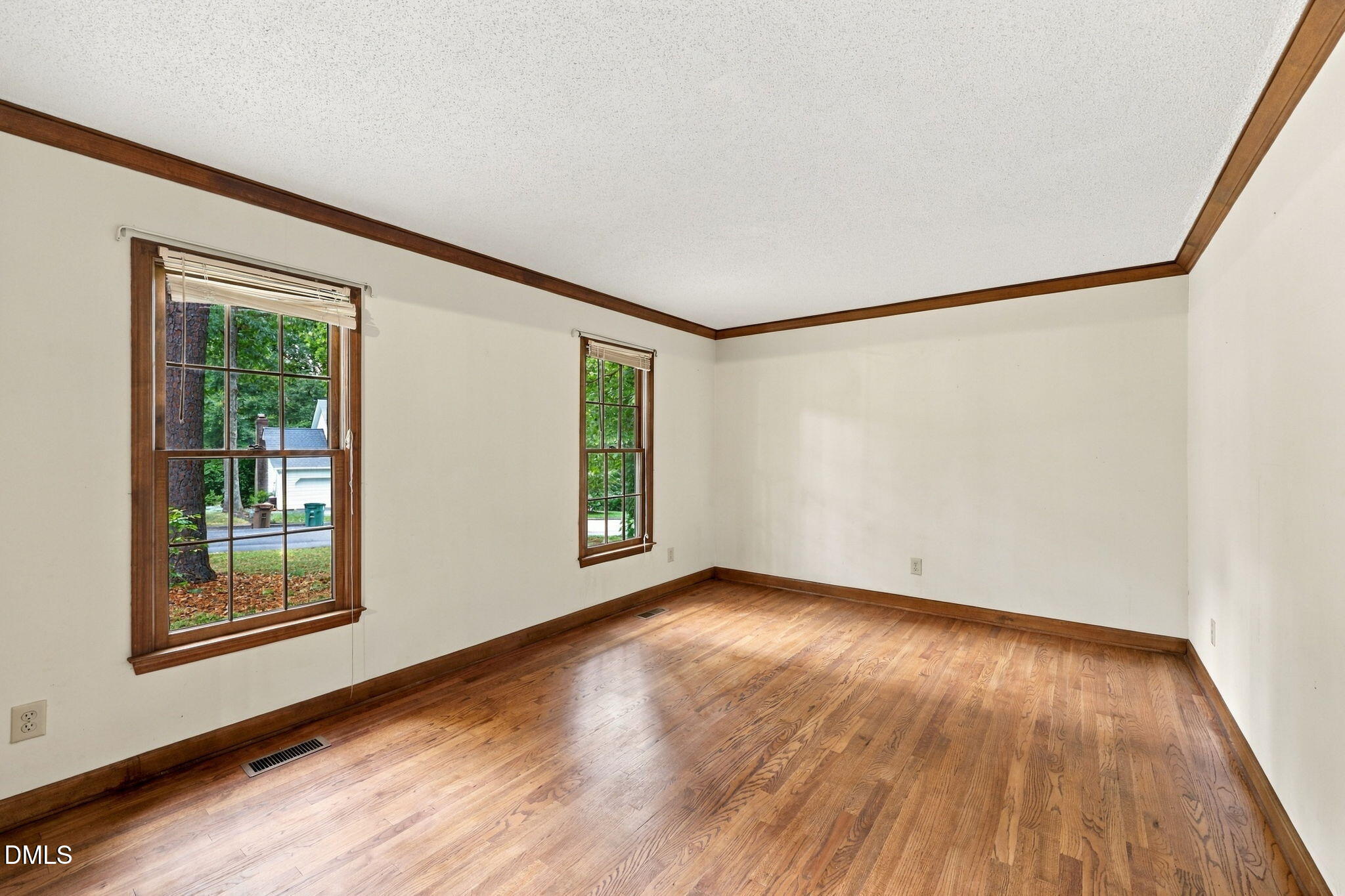100 Escher Lane Property Photo 6