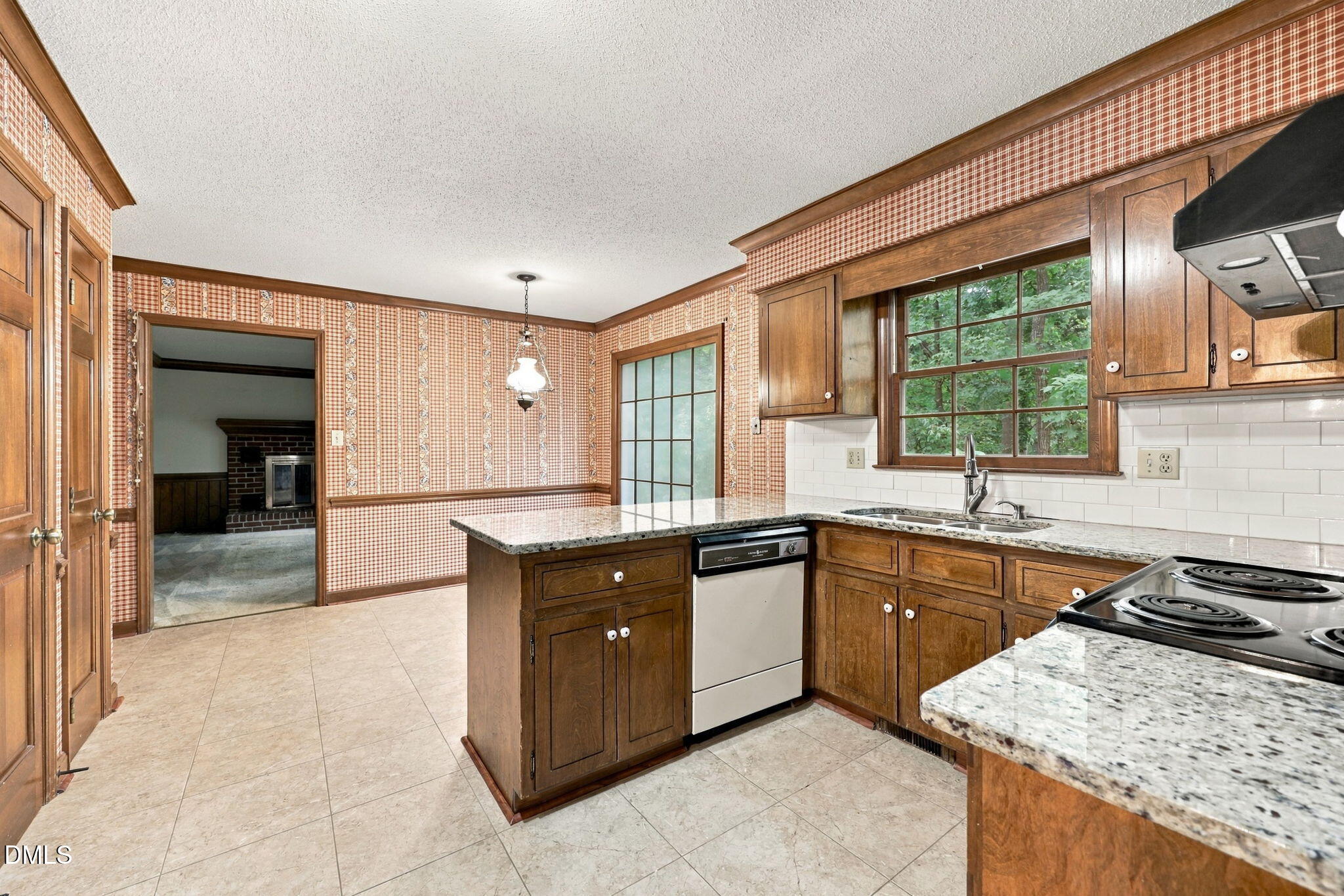 100 Escher Lane Property Photo 10