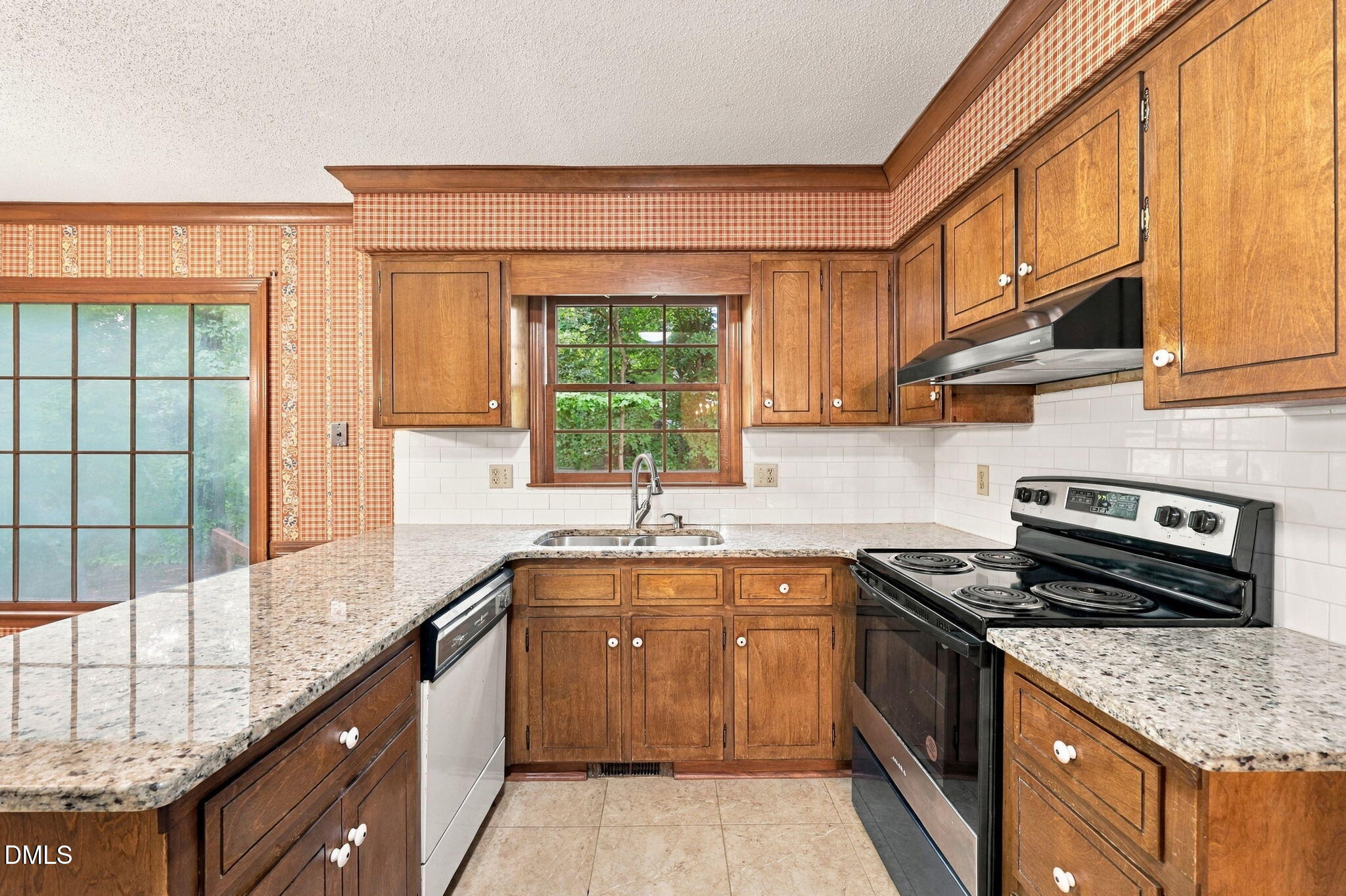 100 Escher Lane Property Photo 11
