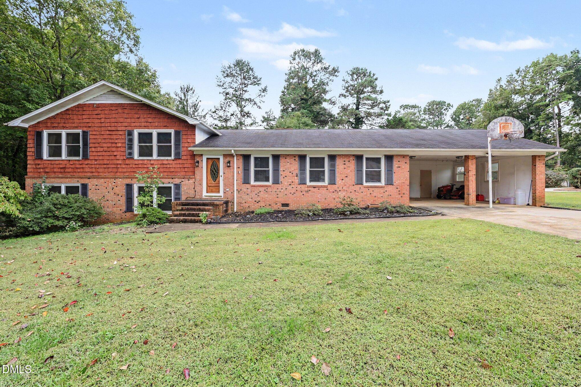 1001 Parkwood Drive Property Photo 2