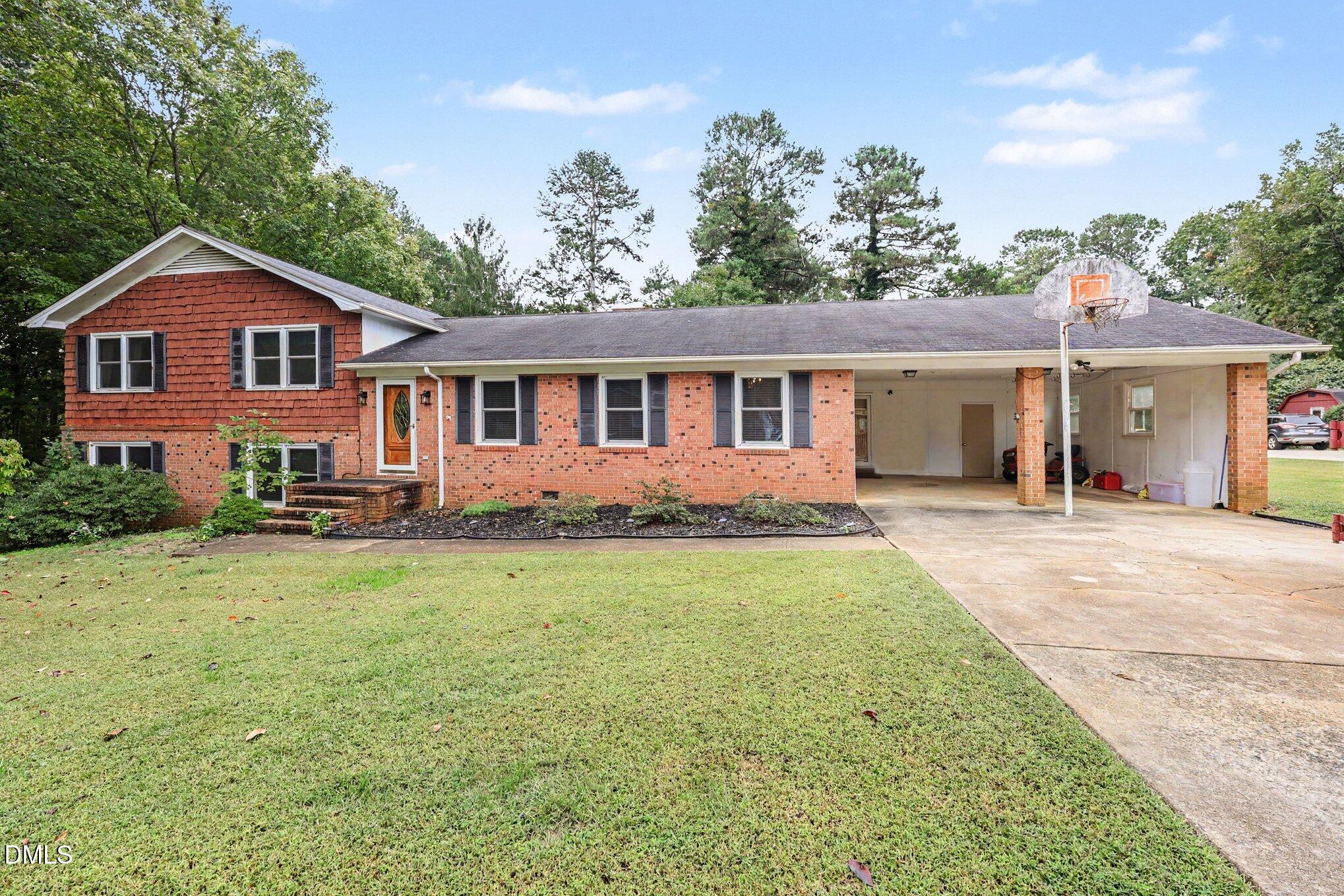 1001 Parkwood Drive Property Photo 3