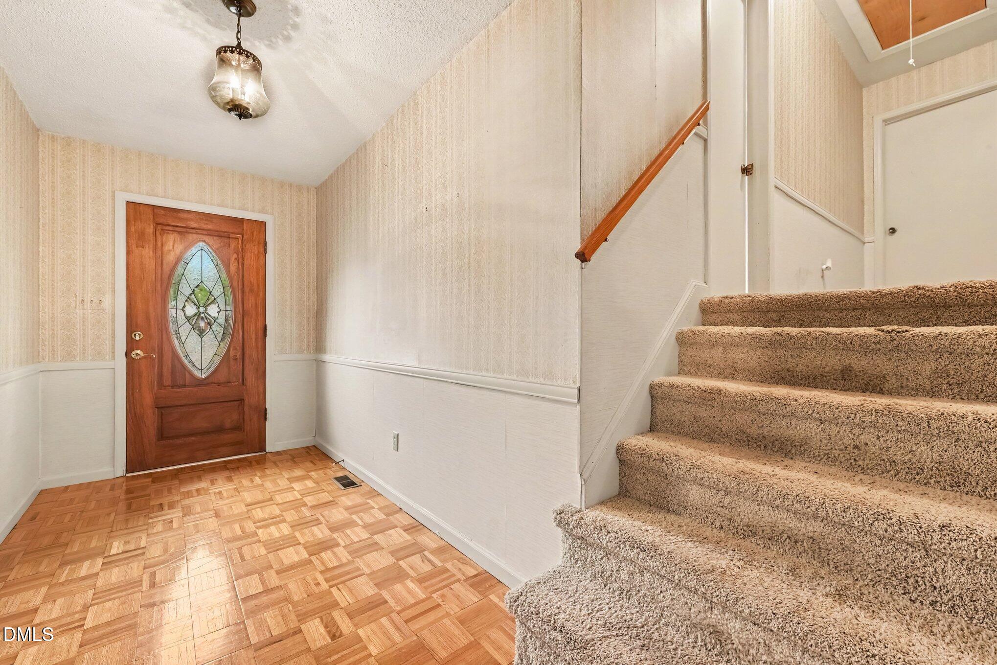 1001 Parkwood Drive Property Photo 5