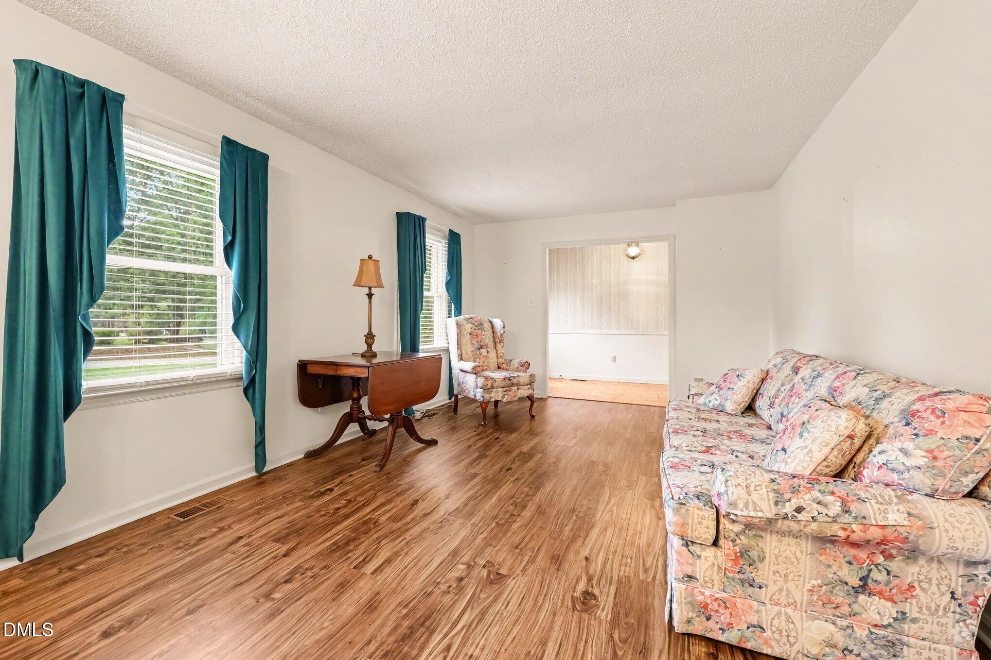 1001 Parkwood Drive Property Photo 8