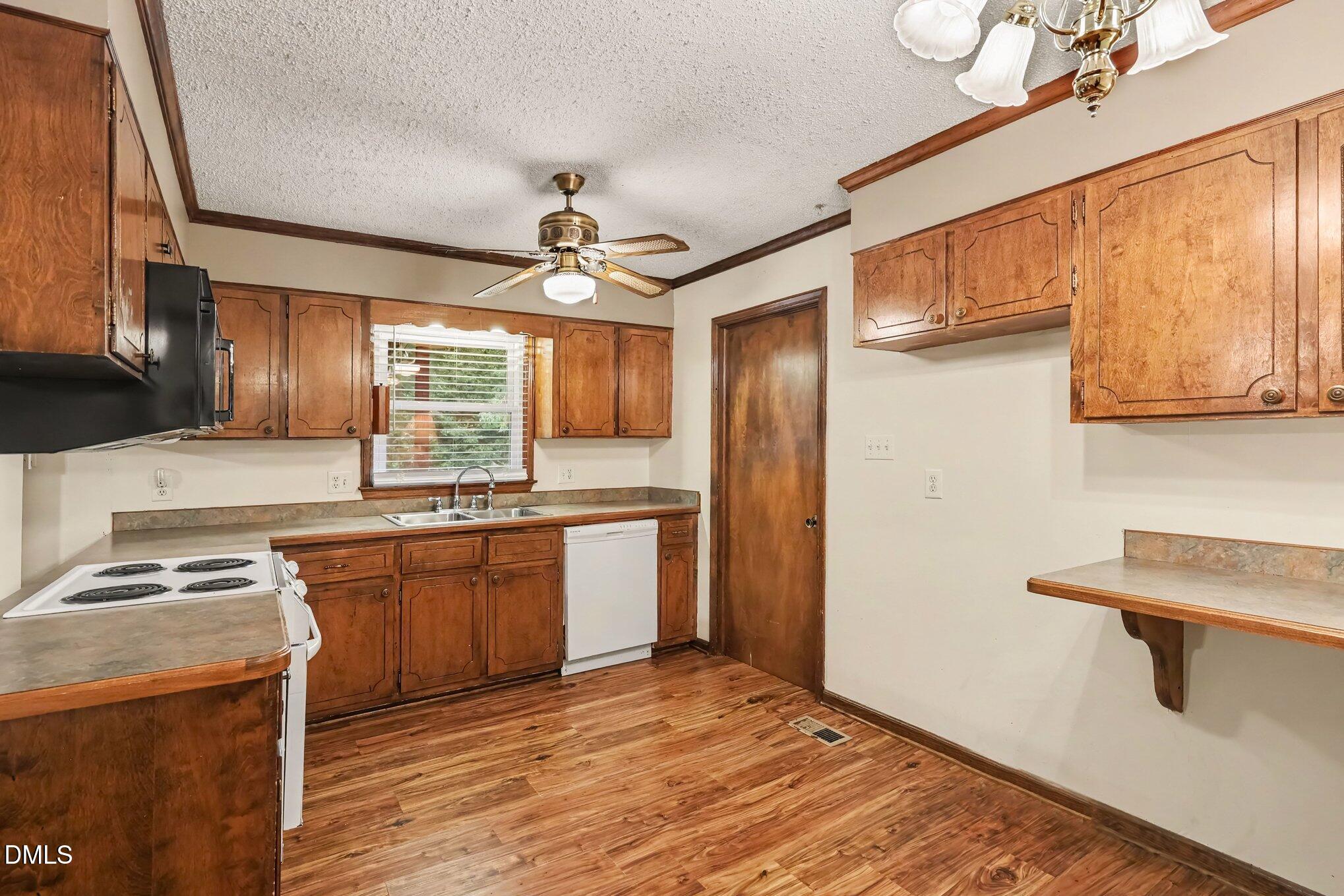 1001 Parkwood Drive Property Photo 11