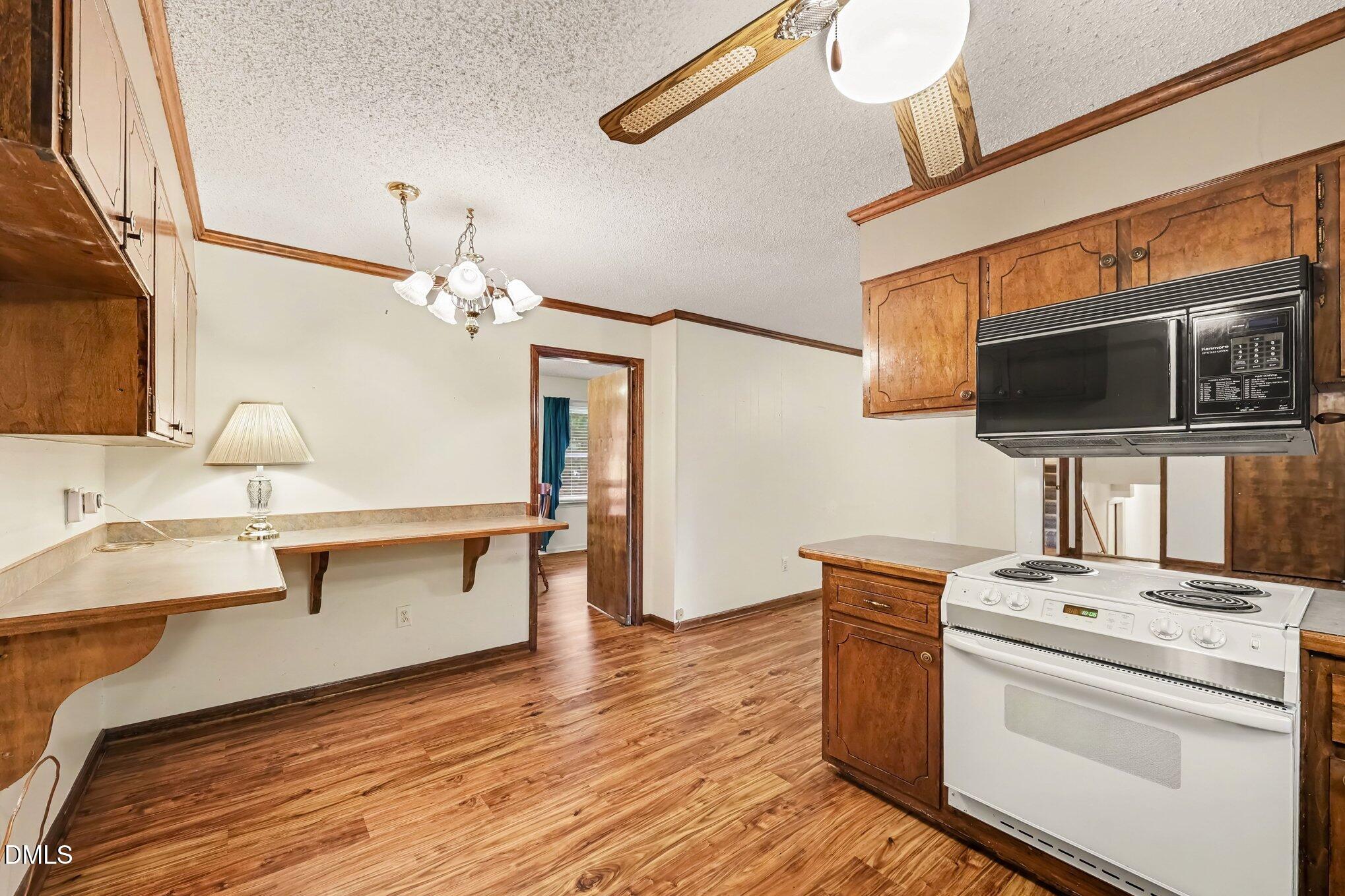 1001 Parkwood Drive Property Photo 12