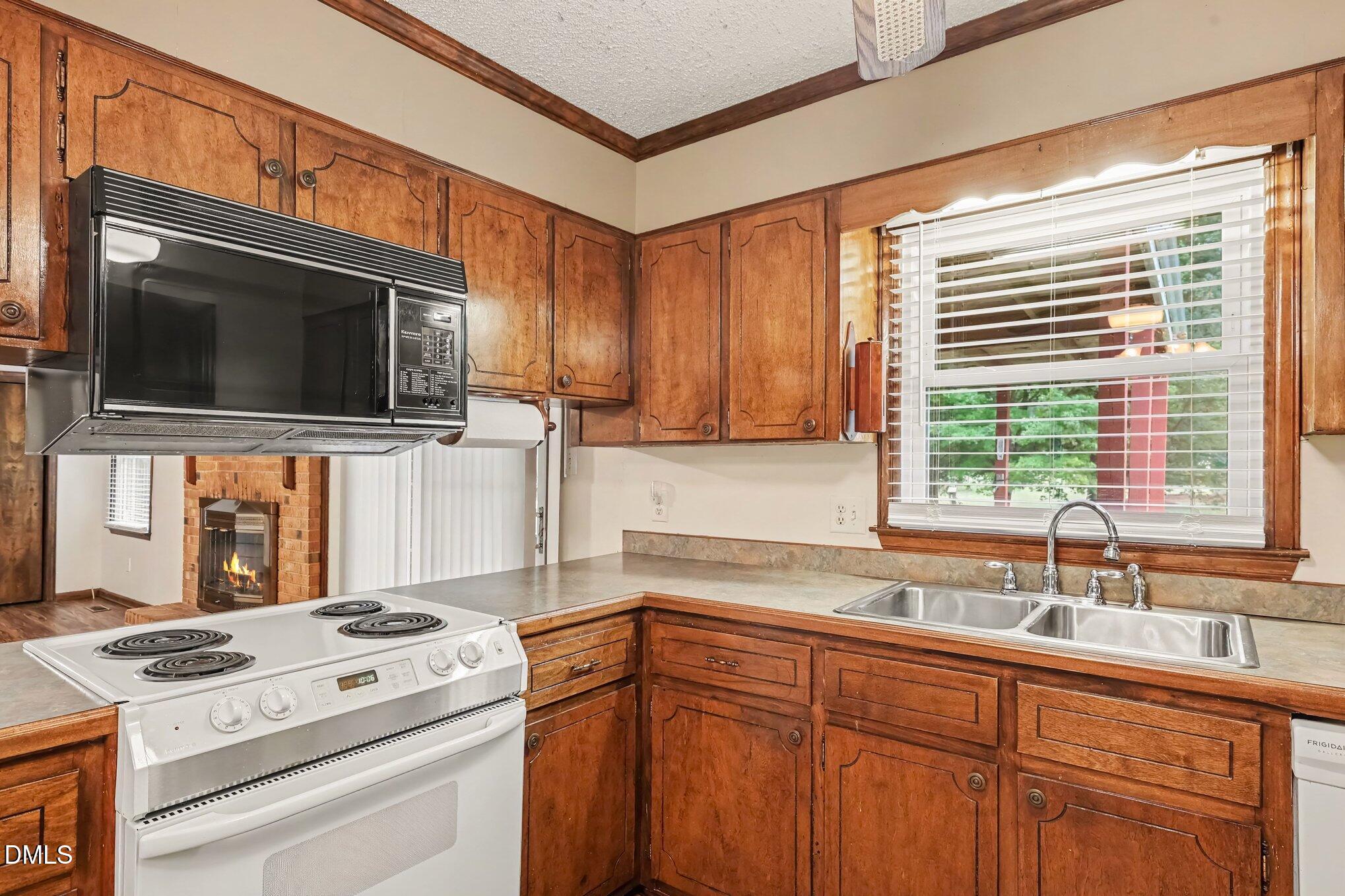 1001 Parkwood Drive Property Photo 13