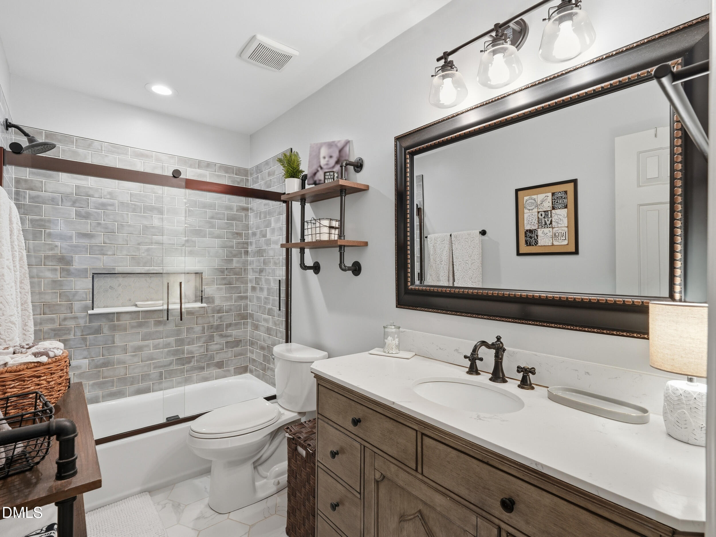 2542 Noble Road Property Photo 19