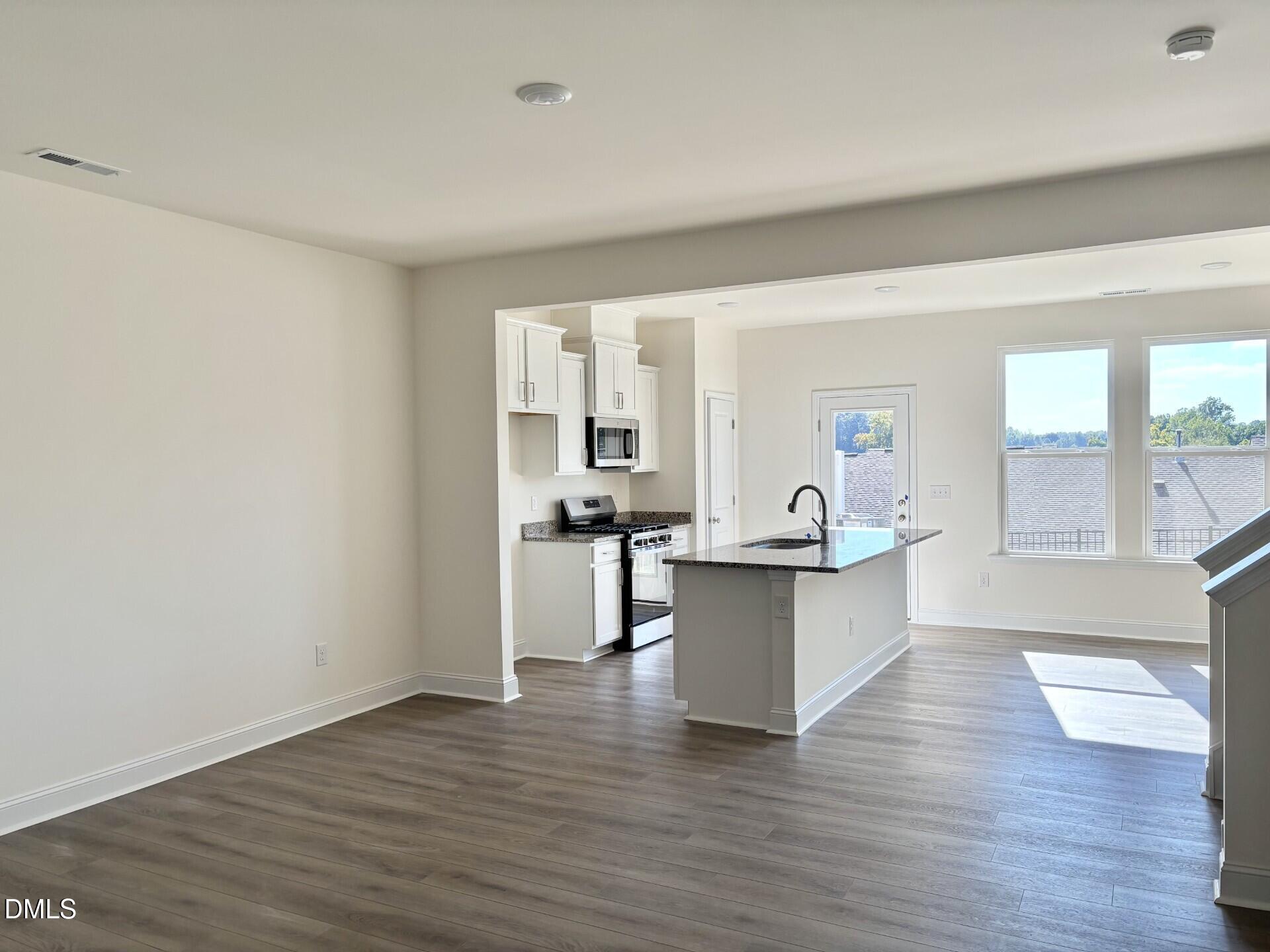 208 Carnaby 135 Property Photo 2