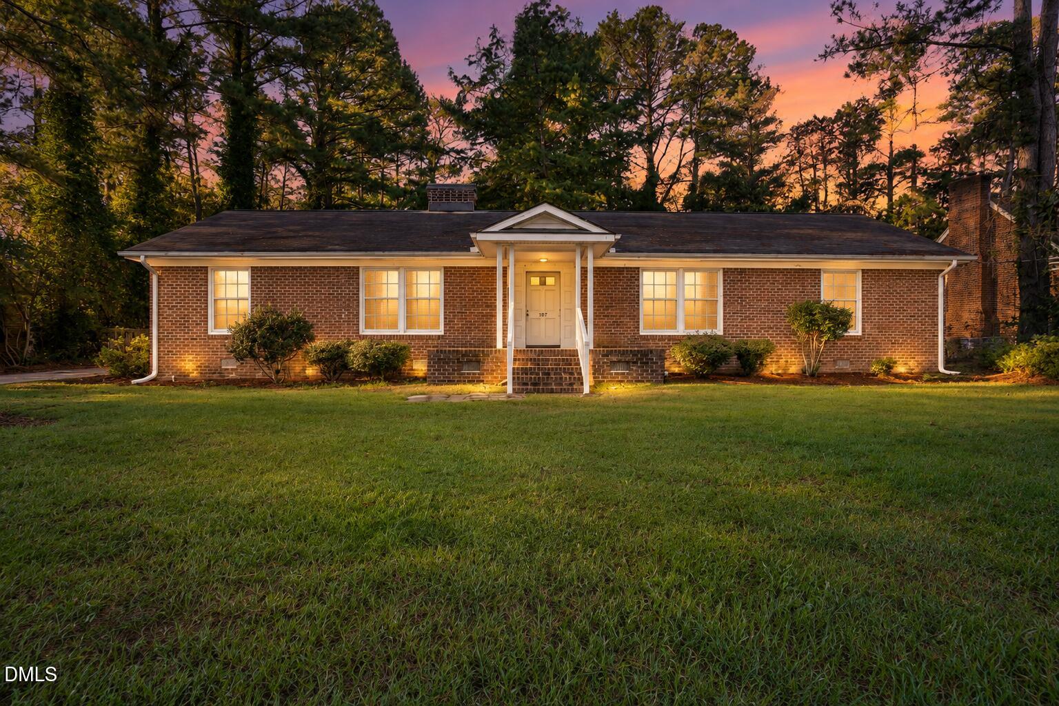 1707 Roxbury Drive N Property Photo 1