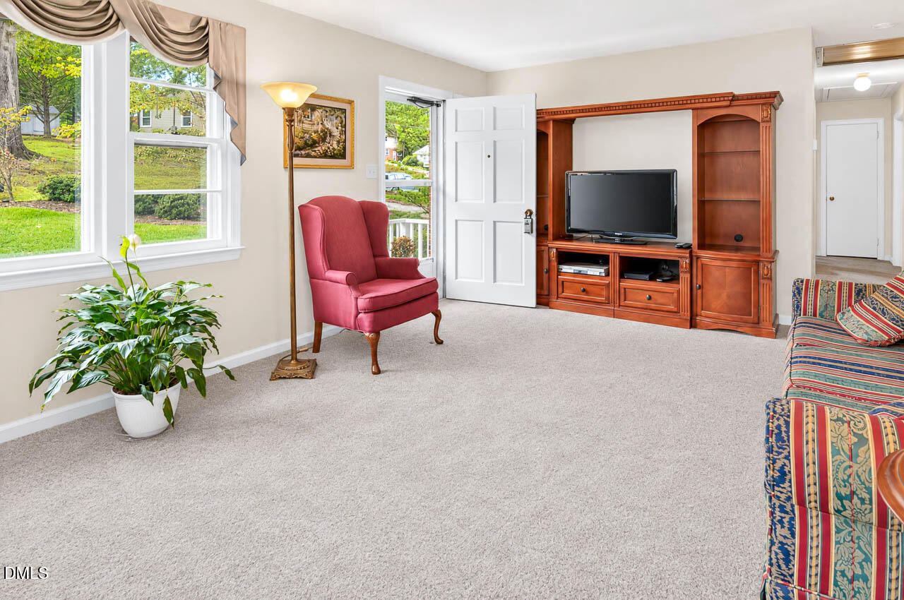 2126 Woodview Drive Property Photo 4