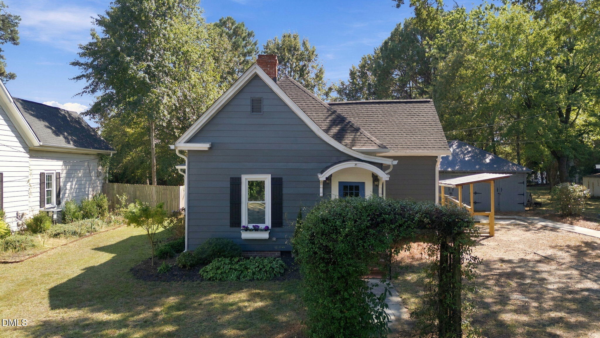 113 W Sycamore Street Property Photo 2